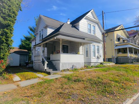 Homes For Sale - 209 5th Ave<br/> Hinton, WV 25951