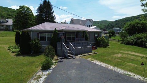 Homes For Sale - 180 Third Ave<br/> Durbin, WV 26264