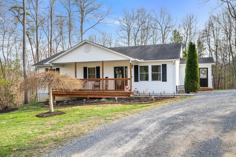 Homes For Sale - 1700 Stone House Rd<br/> Caldwell, WV 24925