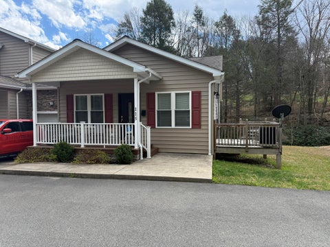 Homes For Sale - 111 Elizabeth Ct<br/> Crab Orchard, WV 25827