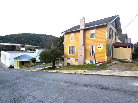 Homes For Sale - 1320 Highland Ave<br/> Bluefield, WV 24701