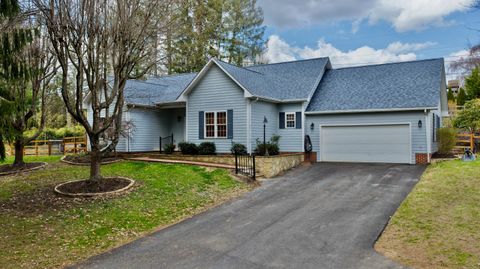 Apartment For Sale - 205 Ruffner Drive<br/> Lewisburg, WV 24901