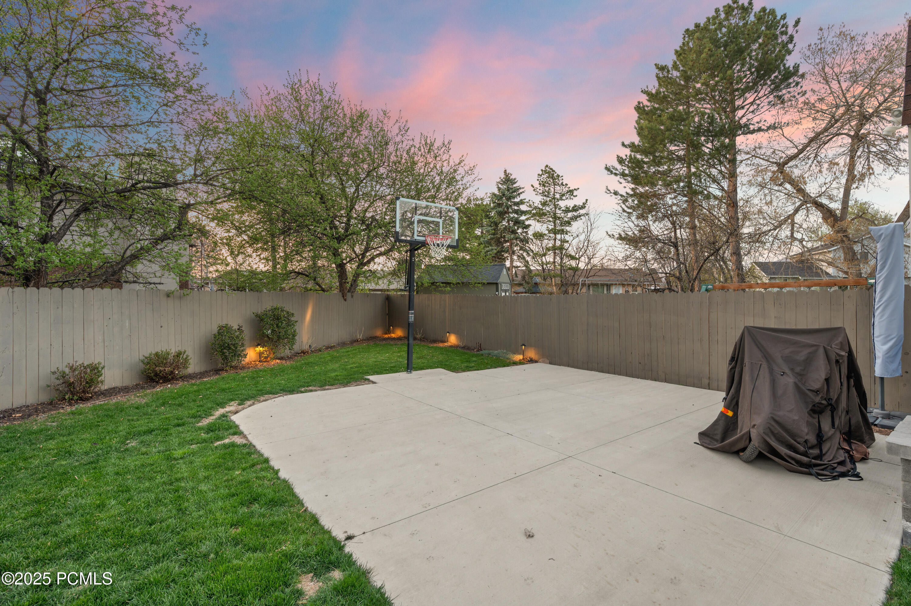 9002 S Huckleberry Ct Ct, Sandy, Utah image 46