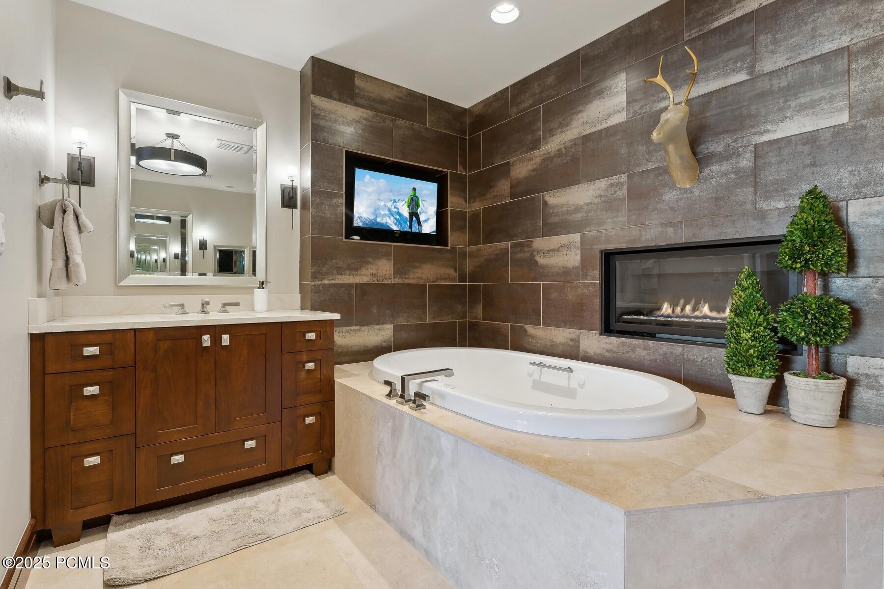 Park City, Utah 84060, United States, 3 Bedrooms Bedrooms, ,4 BathroomsBathrooms,Residential,Pending,97546