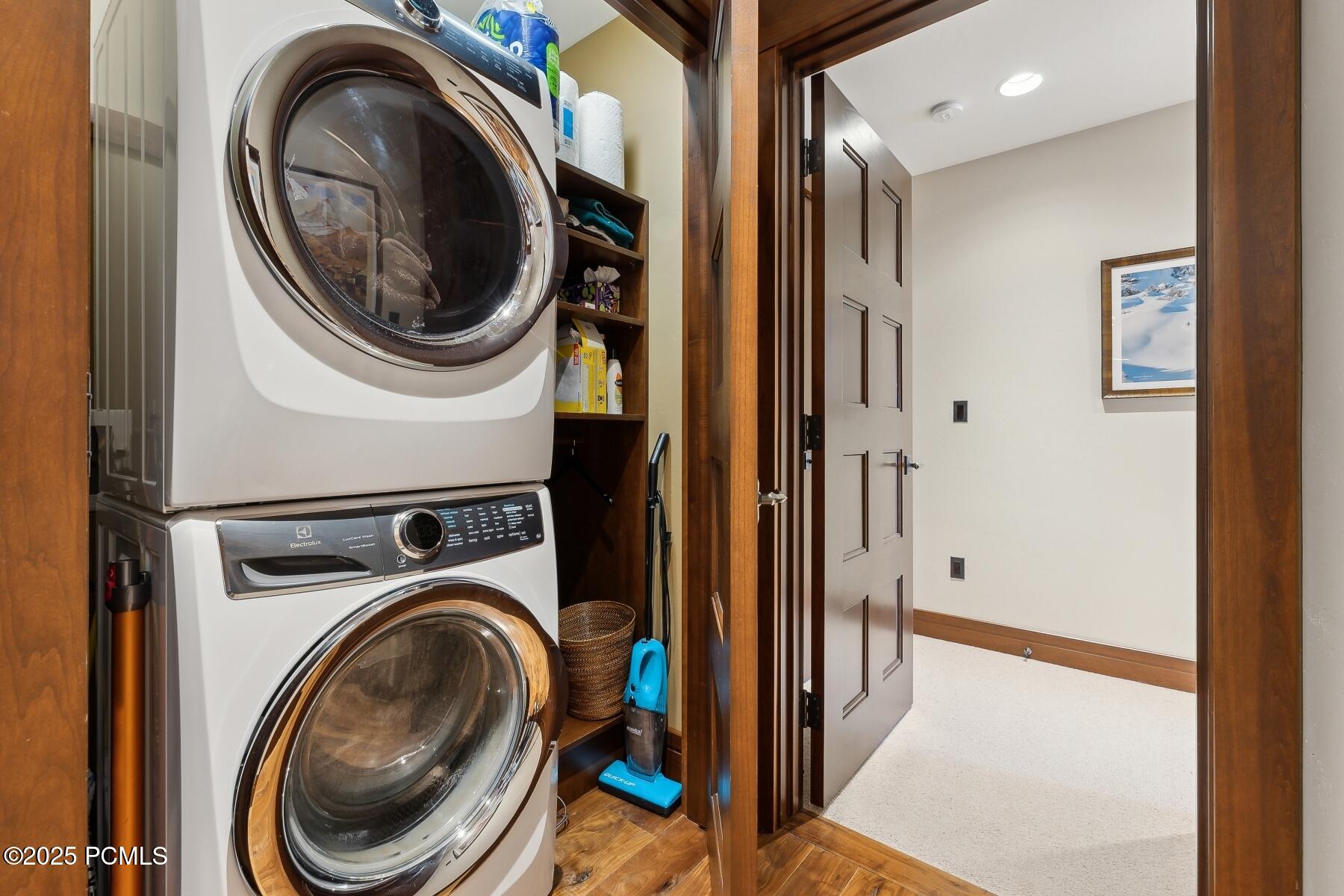 Park City, Utah 84060, United States, 3 Bedrooms Bedrooms, ,4 BathroomsBathrooms,Residential,Pending,97546