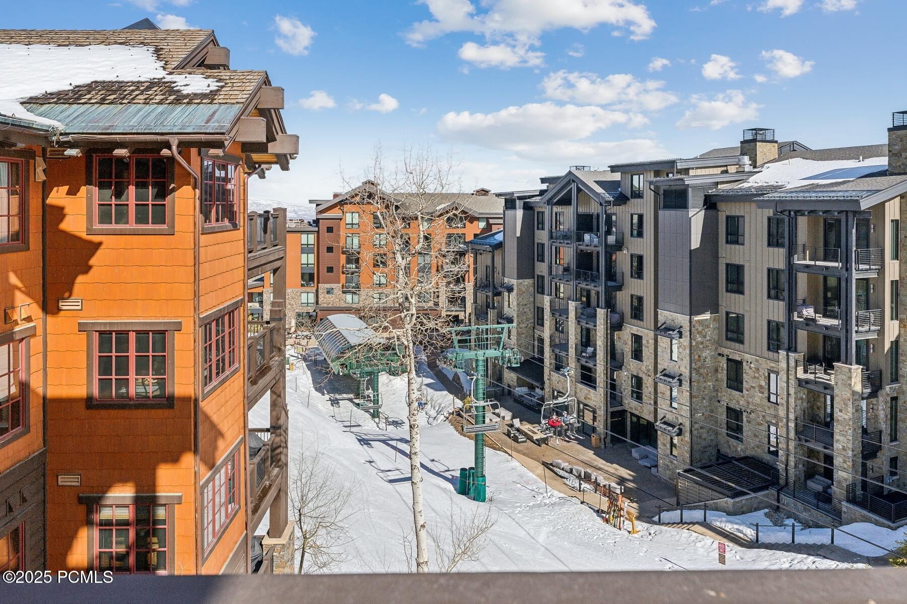 Park City, Utah 84060, United States, 3 Bedrooms Bedrooms, ,4 BathroomsBathrooms,Residential,Pending,97546