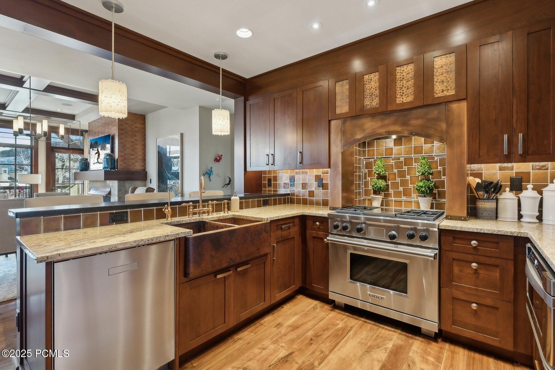 Park City, Utah 84060, United States, 3 Bedrooms Bedrooms, ,4 BathroomsBathrooms,Residential,Pending,97546