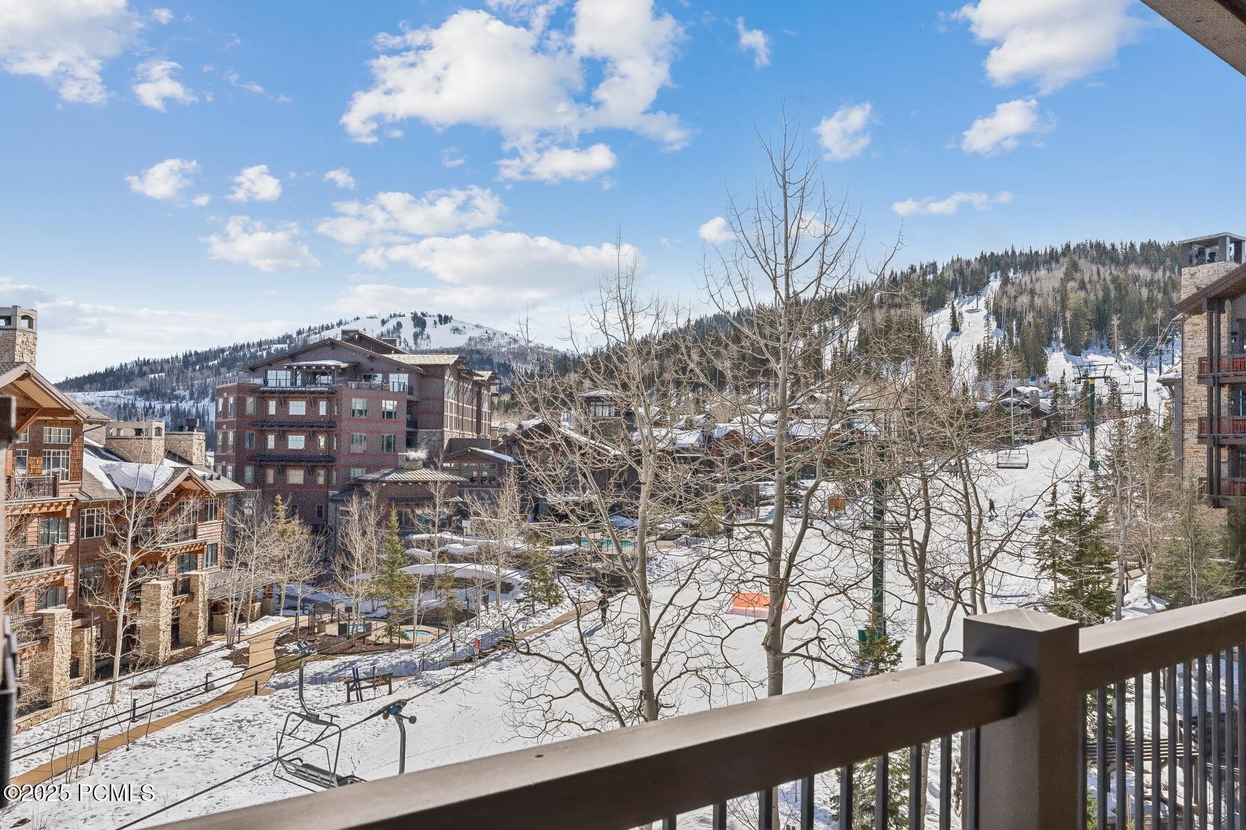 Park City, Utah 84060, United States, 3 Bedrooms Bedrooms, ,4 BathroomsBathrooms,Residential,Pending,97546