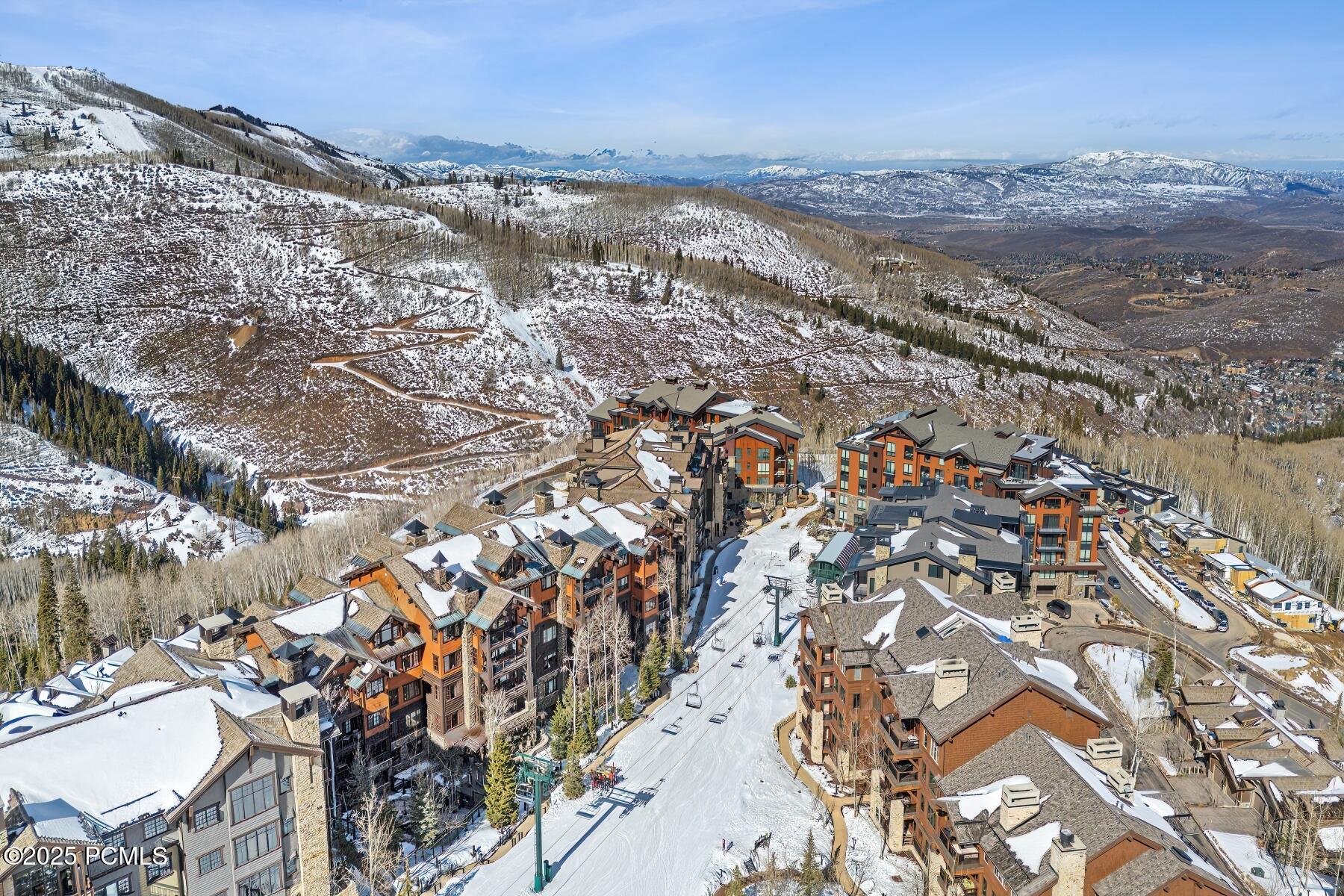 Park City, Utah 84060, United States, 3 Bedrooms Bedrooms, ,4 BathroomsBathrooms,Residential,Pending,97546