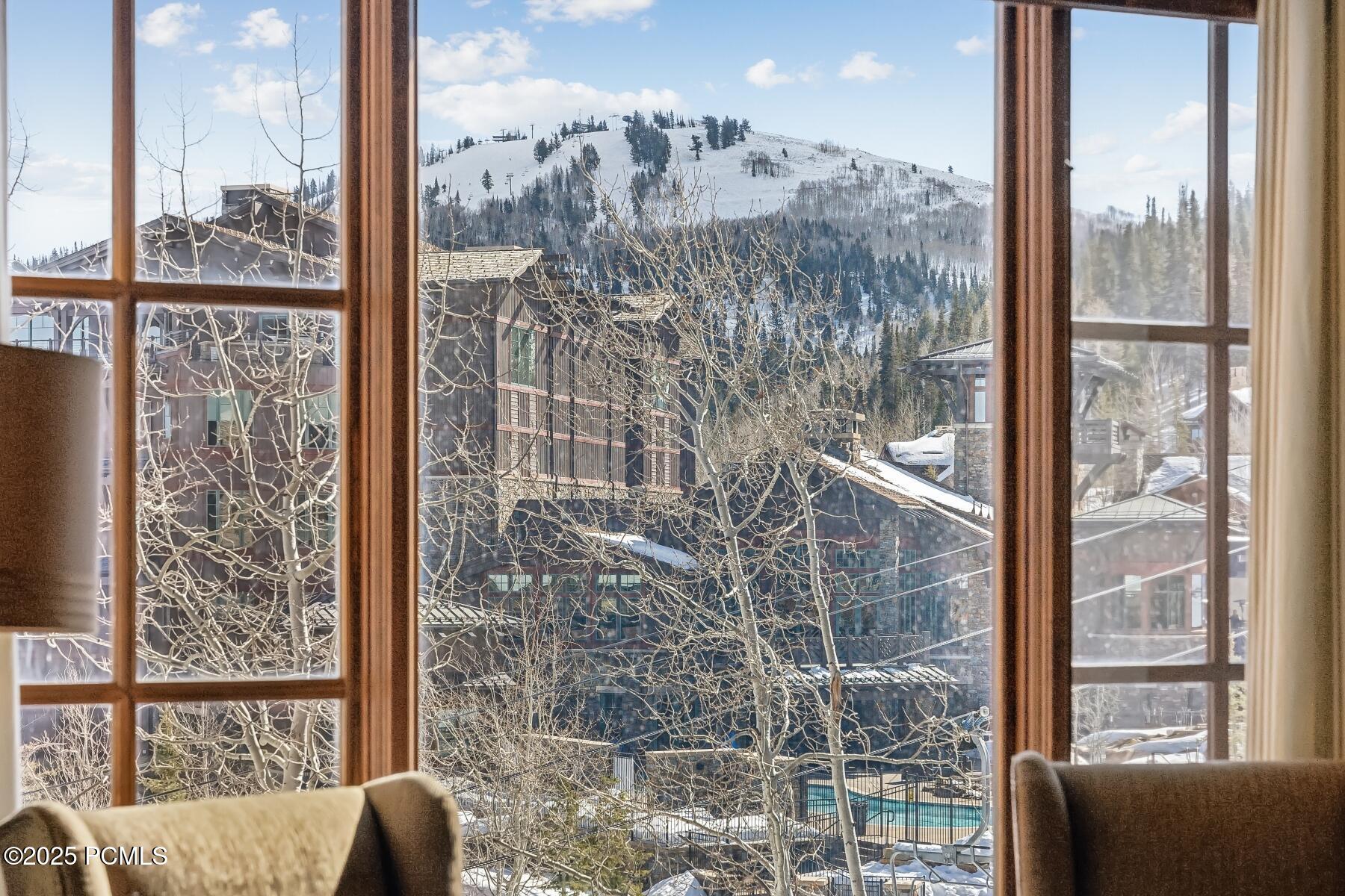 Park City, Utah 84060, United States, 3 Bedrooms Bedrooms, ,4 BathroomsBathrooms,Residential,Pending,97546
