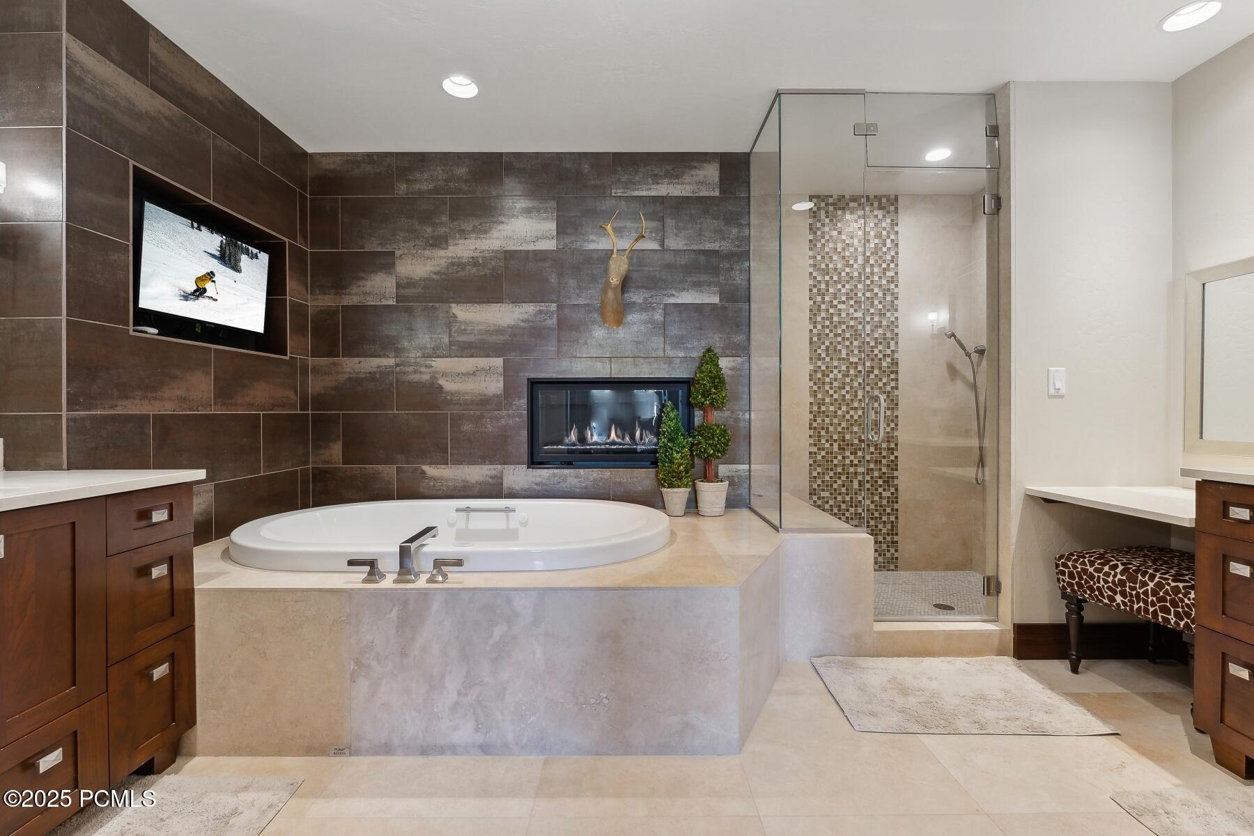 Park City, Utah 84060, United States, 3 Bedrooms Bedrooms, ,4 BathroomsBathrooms,Residential,Pending,97546