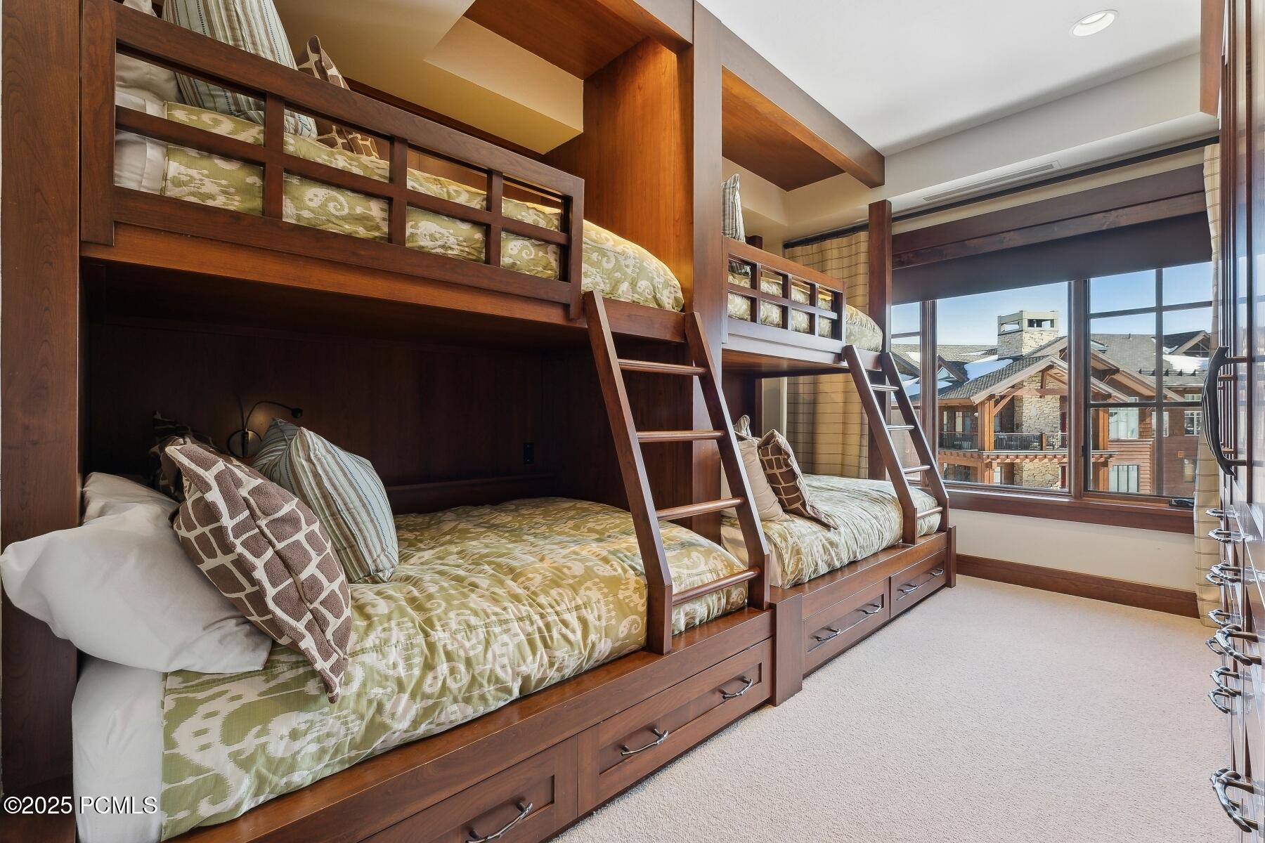 Park City, Utah 84060, United States, 3 Bedrooms Bedrooms, ,4 BathroomsBathrooms,Residential,Pending,97546