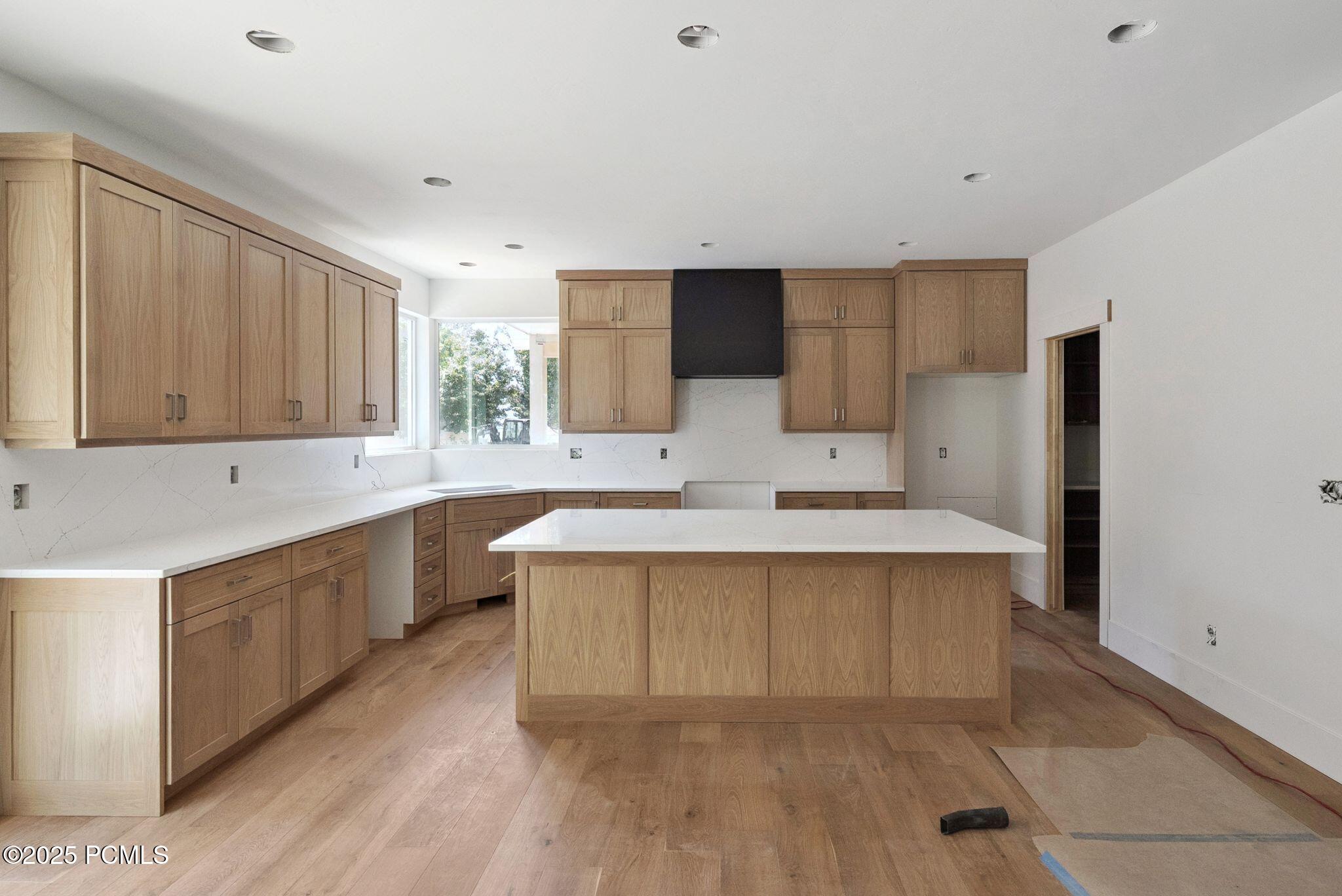 Heber City, Utah 84032, United States, 8 Bedrooms Bedrooms, ,4 BathroomsBathrooms,Residential,Active,111741