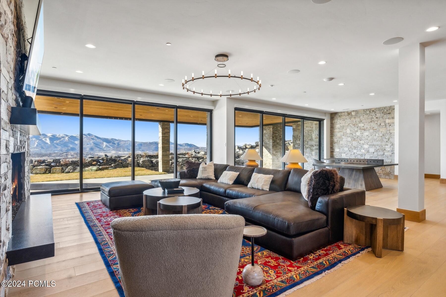 Park City, Utah 84098, United States, 6 Bedrooms Bedrooms, ,9 BathroomsBathrooms,Residential,Pending,41952