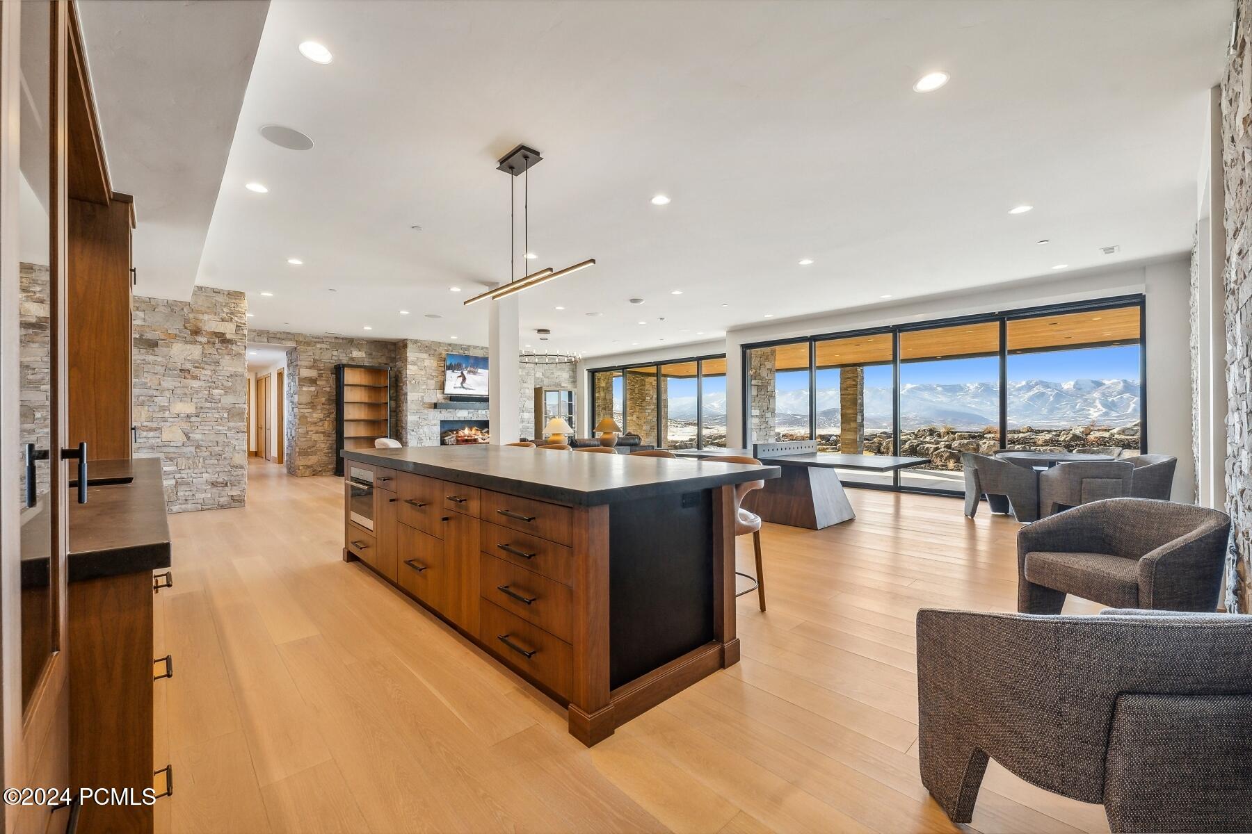 Park City, Utah 84098, United States, 6 Bedrooms Bedrooms, ,9 BathroomsBathrooms,Residential,Pending,41952