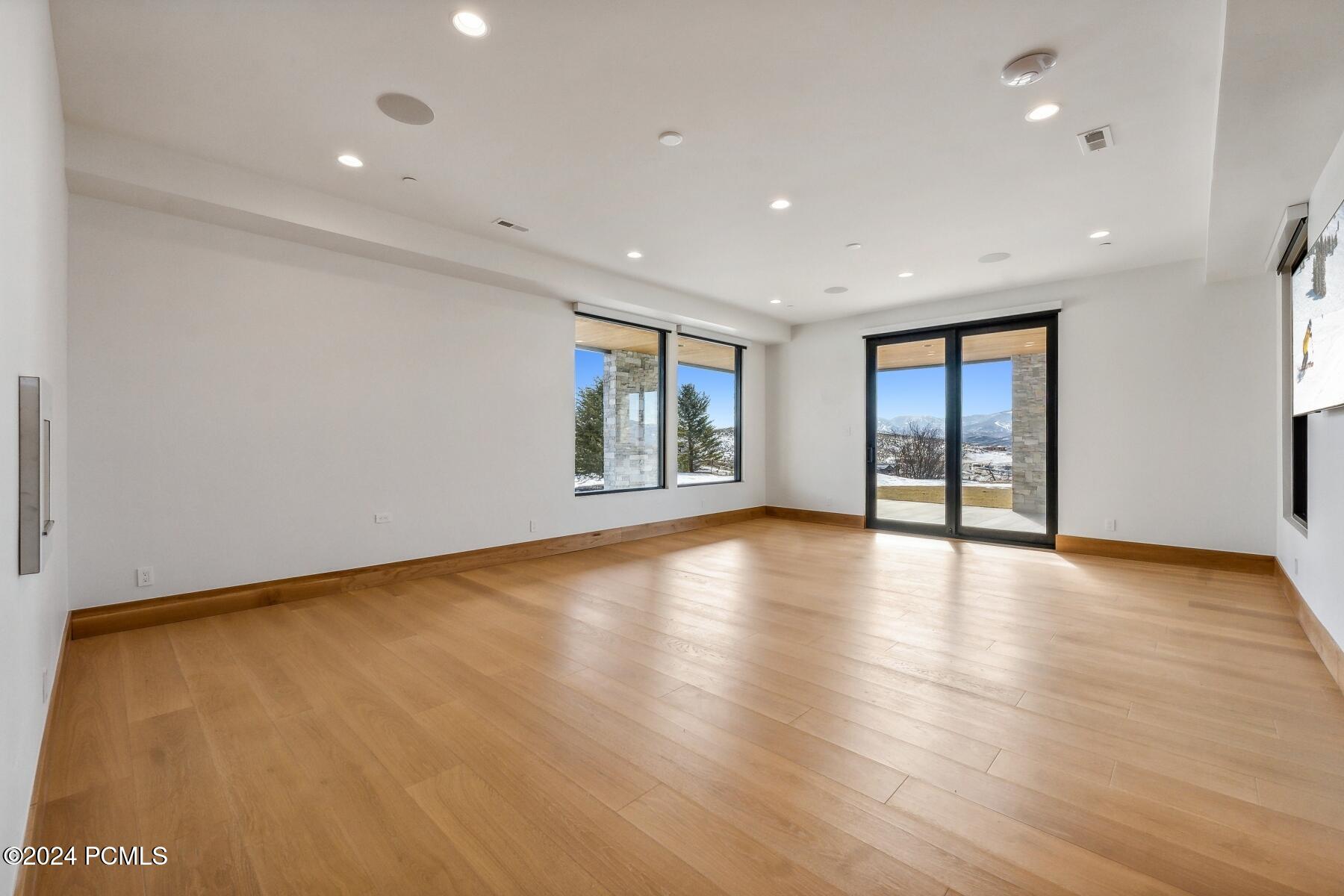 Park City, Utah 84098, United States, 6 Bedrooms Bedrooms, ,9 BathroomsBathrooms,Residential,Pending,41952