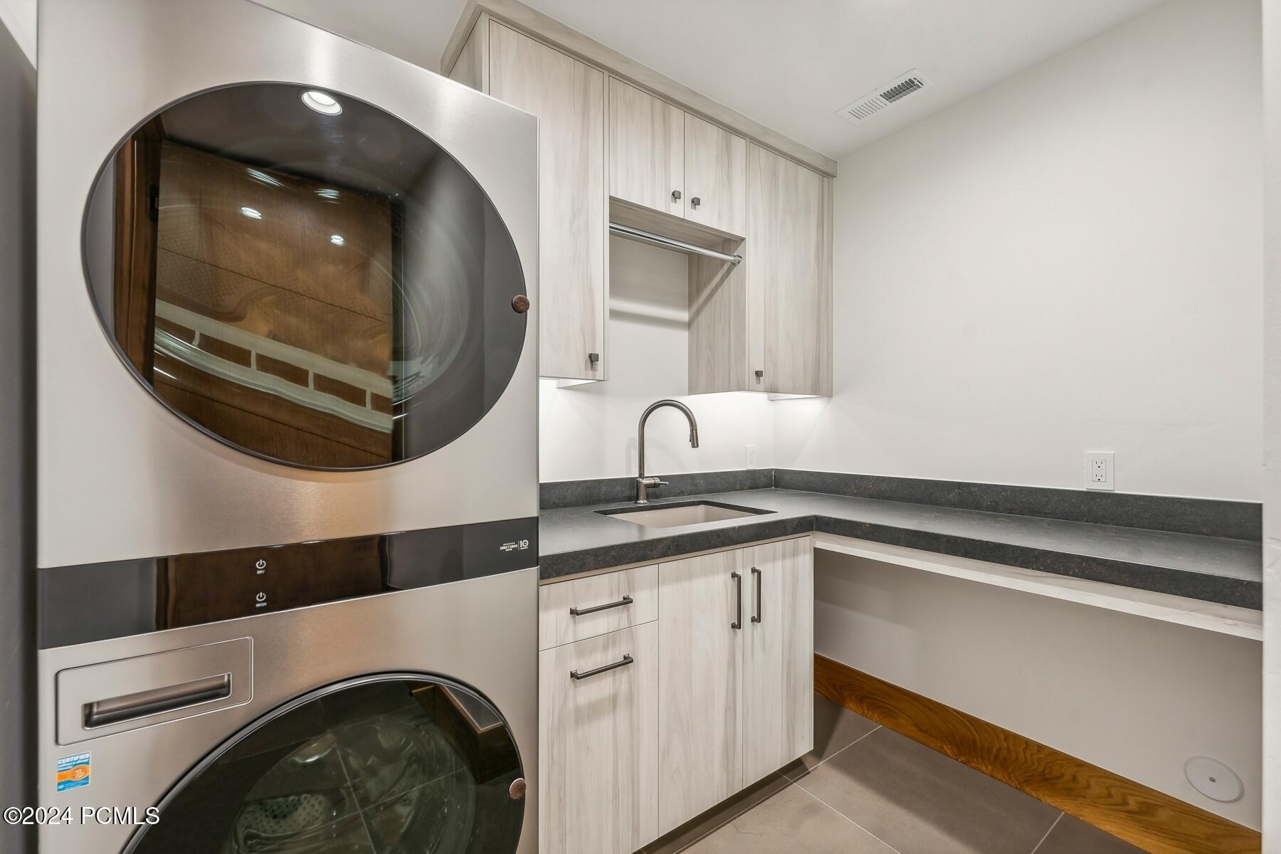 Park City, Utah 84098, United States, 6 Bedrooms Bedrooms, ,9 BathroomsBathrooms,Residential,Pending,41952