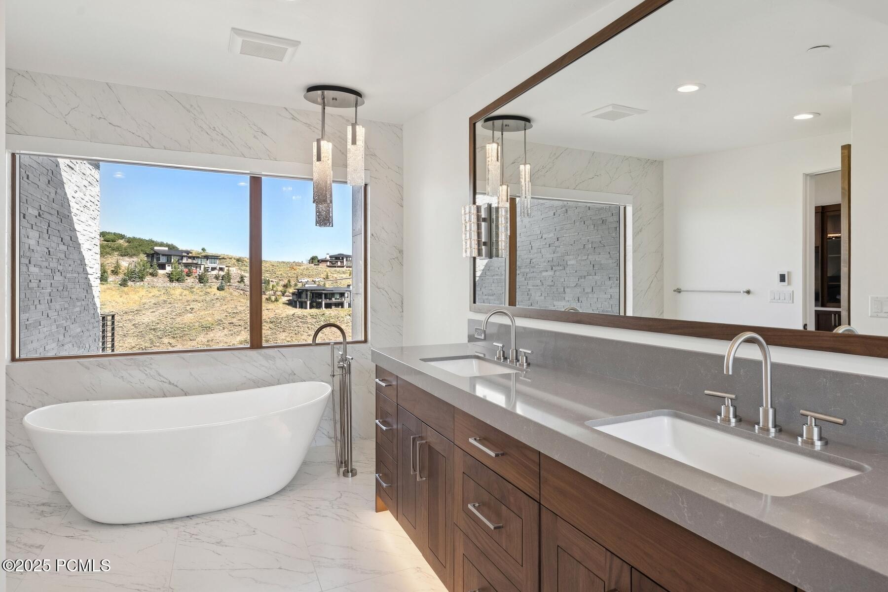 Park City, Utah 84098, United States, 4 Bedrooms Bedrooms, ,5 BathroomsBathrooms,Residential,Active,181725