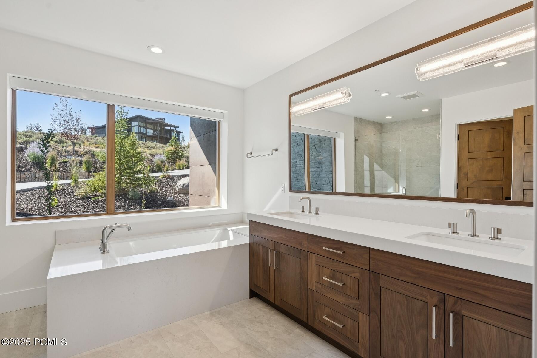 Park City, Utah 84098, United States, 4 Bedrooms Bedrooms, ,5 BathroomsBathrooms,Residential,Active,181725