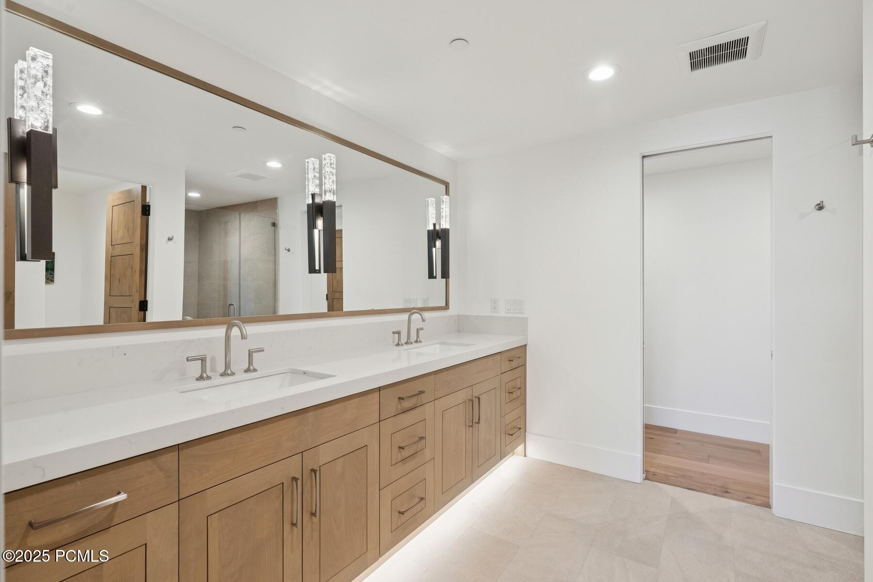 Park City, Utah 84098, United States, 4 Bedrooms Bedrooms, ,5 BathroomsBathrooms,Residential,Active,181725