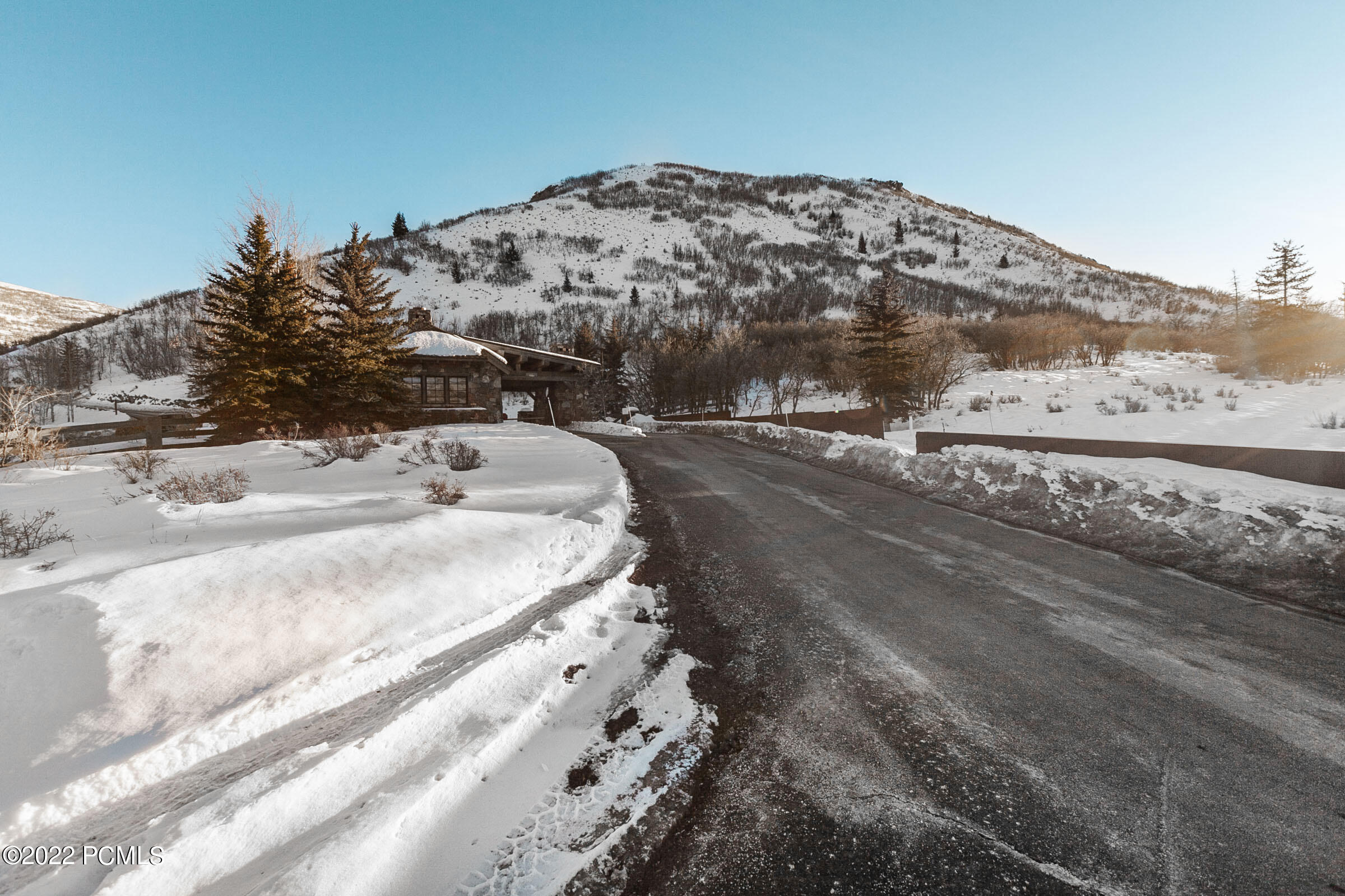 Park City, Utah 84098, United States, 4 Bedrooms Bedrooms, ,4 BathroomsBathrooms,Residential,Pending,75464