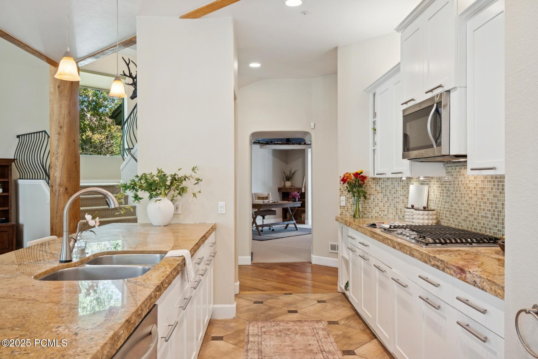 Park City, Utah 84060, United States, 3 Bedrooms Bedrooms, ,5 BathroomsBathrooms,Residential,Active,218733