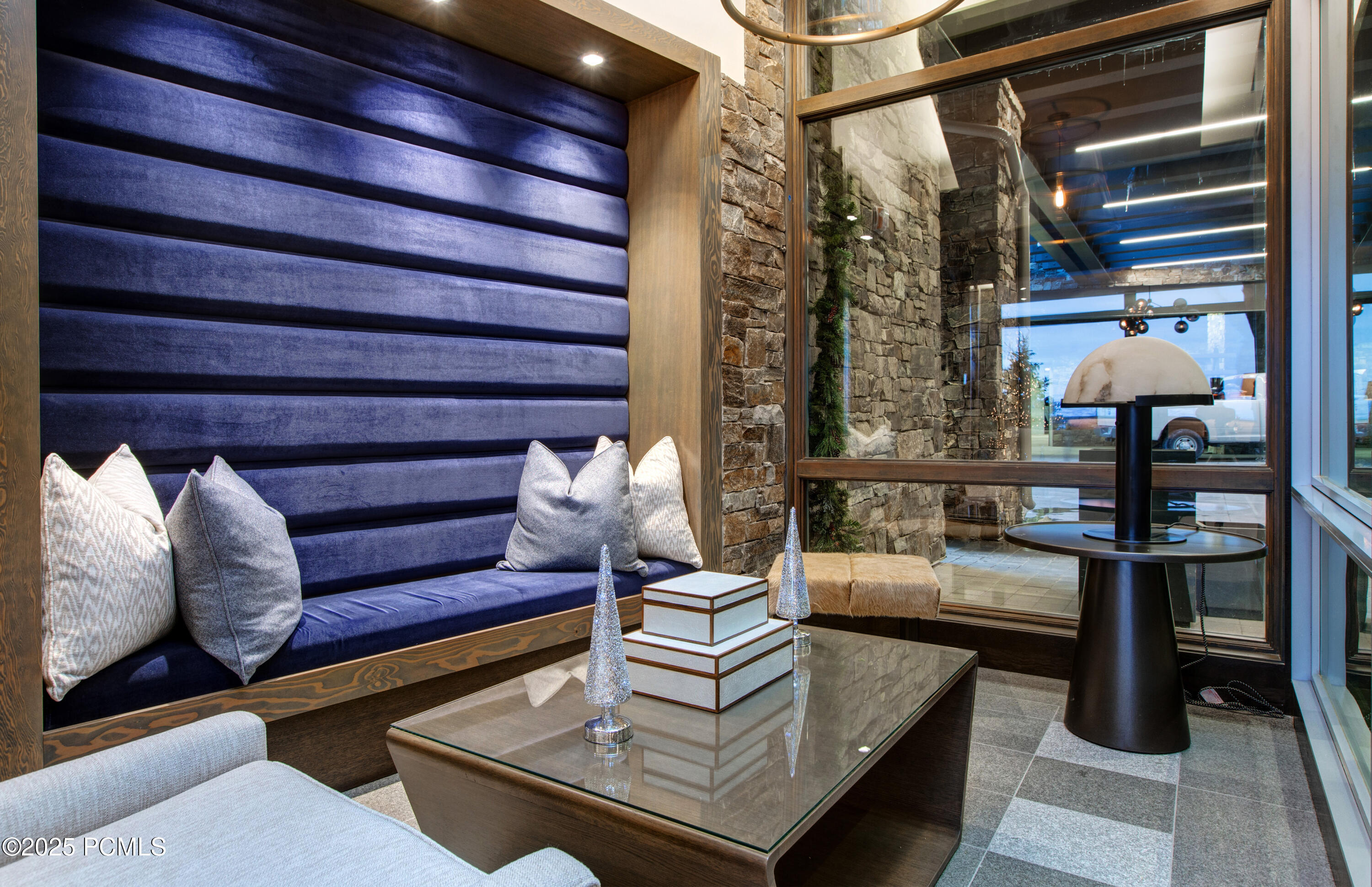 Park City, Utah 84060, United States, 2 Bedrooms Bedrooms, ,3 BathroomsBathrooms,Residential,Pending,253208