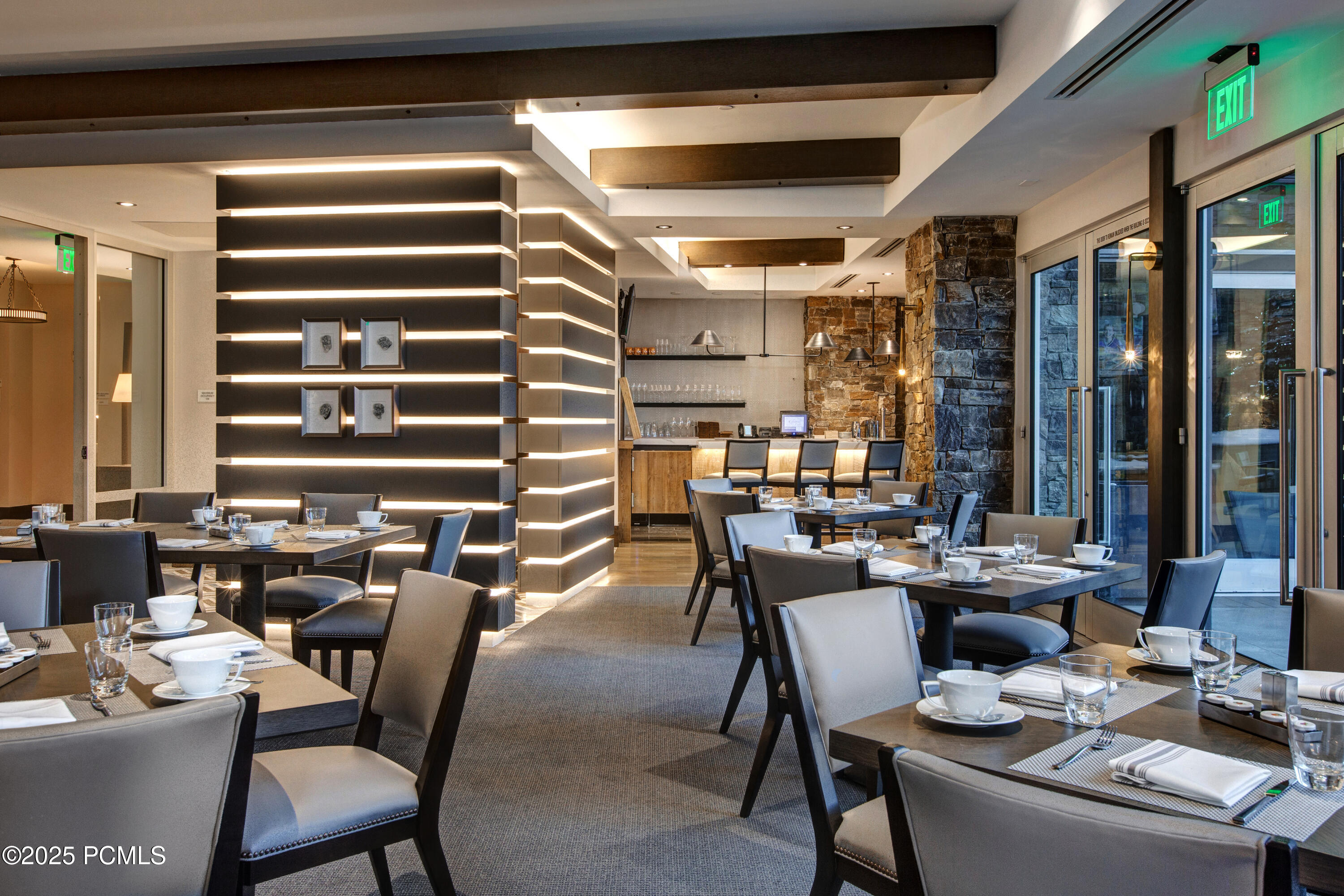 Park City, Utah 84060, United States, 2 Bedrooms Bedrooms, ,3 BathroomsBathrooms,Residential,Pending,253208