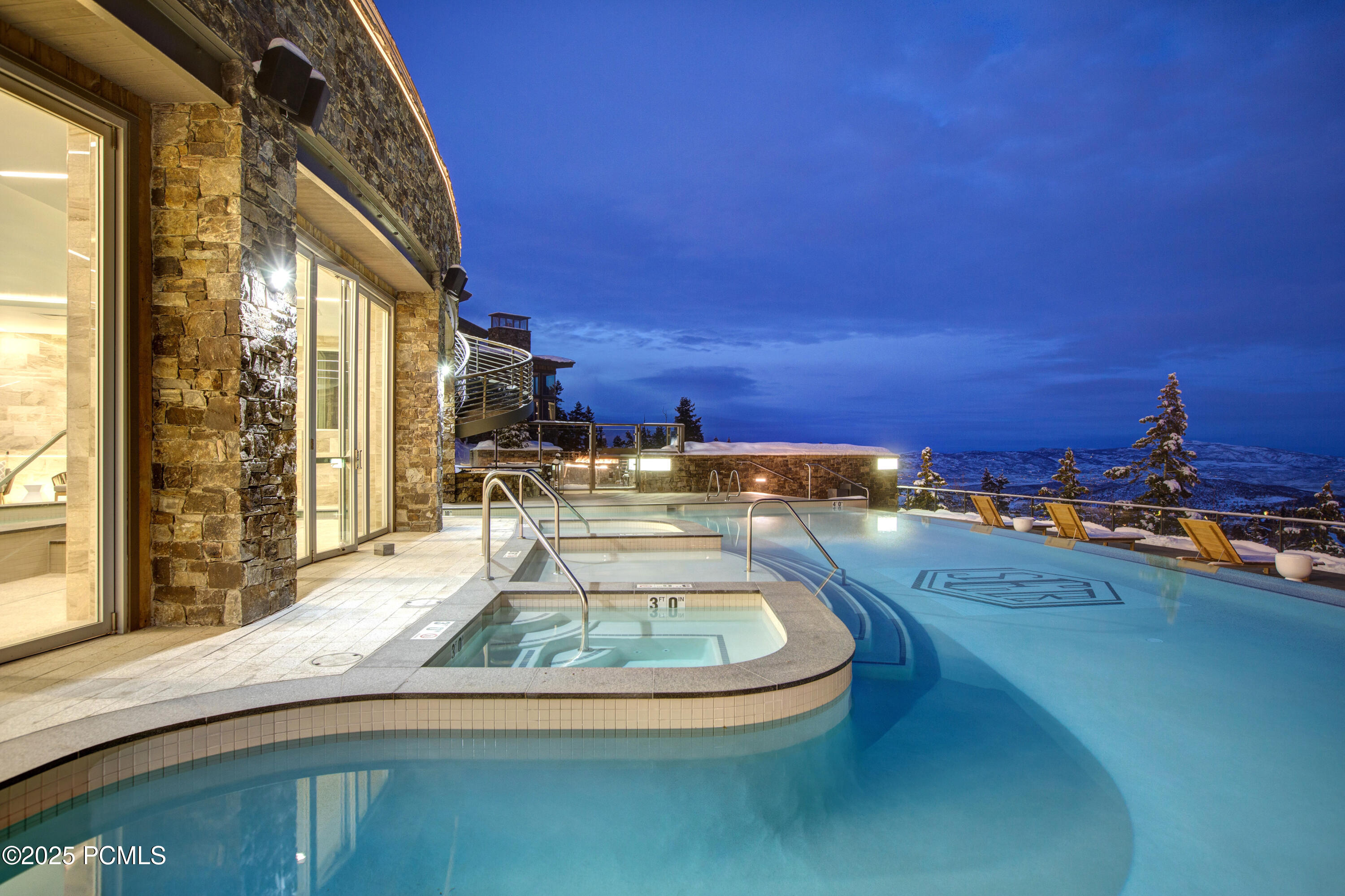 Park City, Utah 84060, United States, 2 Bedrooms Bedrooms, ,3 BathroomsBathrooms,Residential,Pending,253208