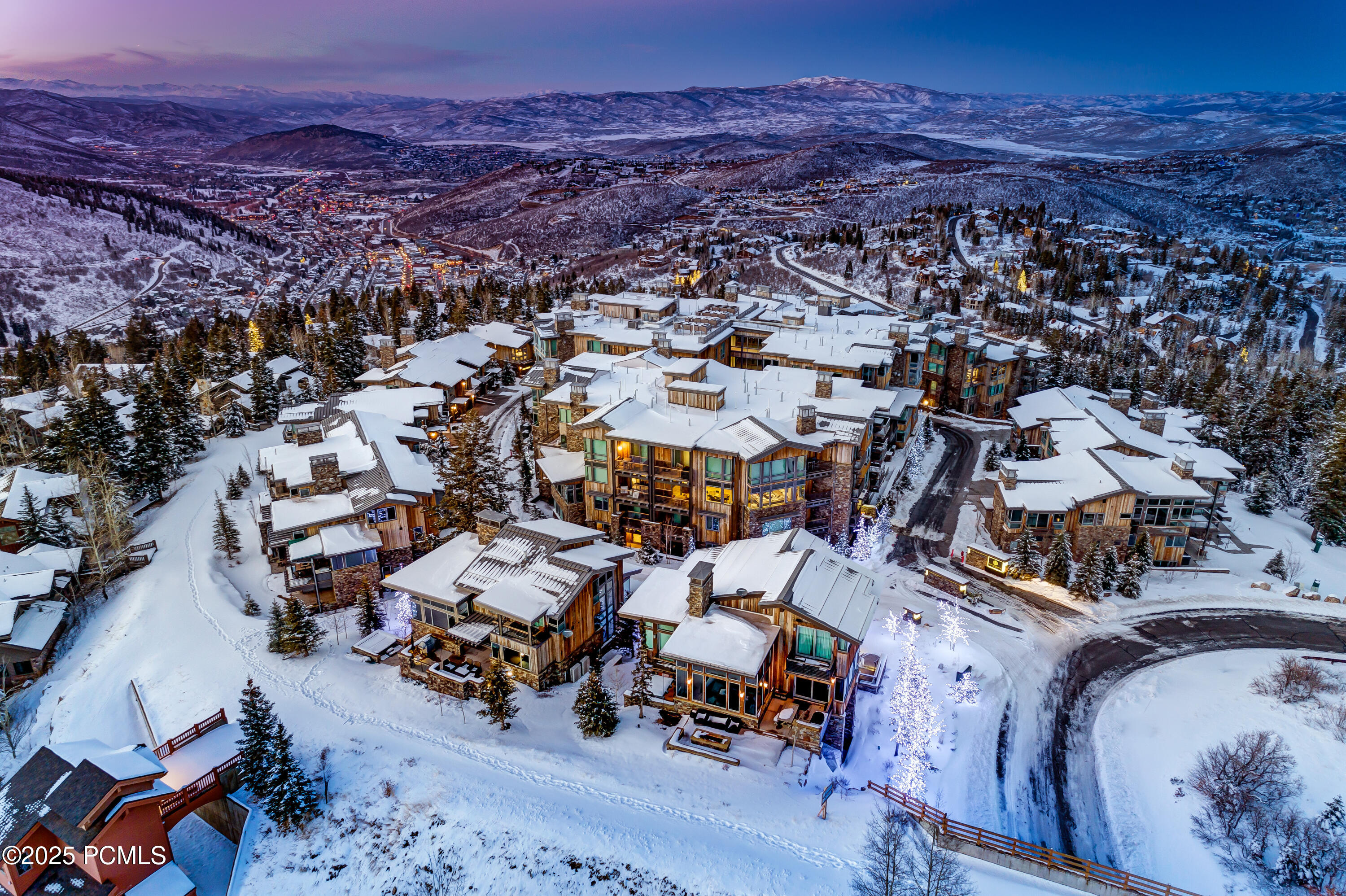 Park City, Utah 84060, United States, 2 Bedrooms Bedrooms, ,3 BathroomsBathrooms,Residential,Pending,253208