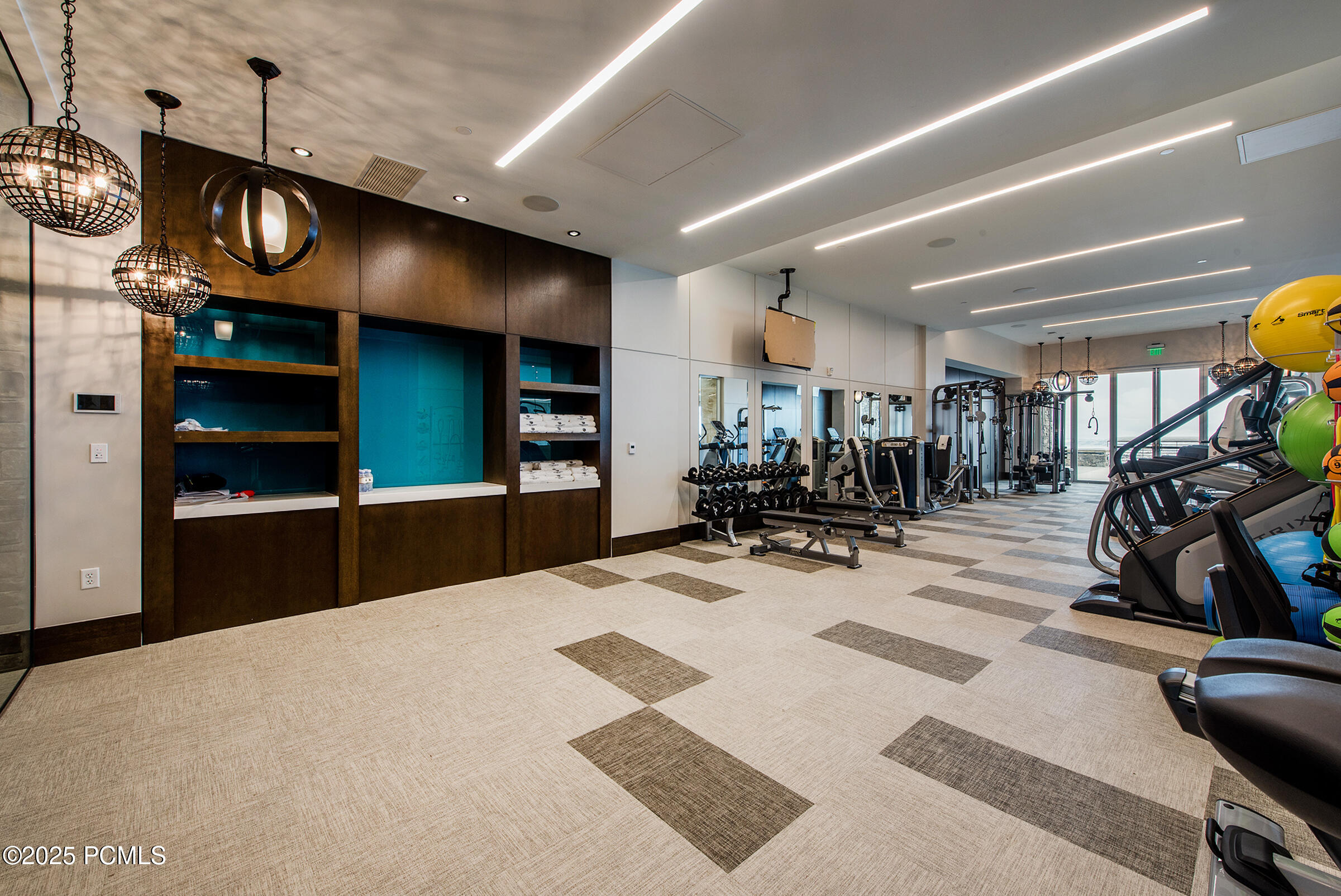 Park City, Utah 84060, United States, 2 Bedrooms Bedrooms, ,3 BathroomsBathrooms,Residential,Pending,253208