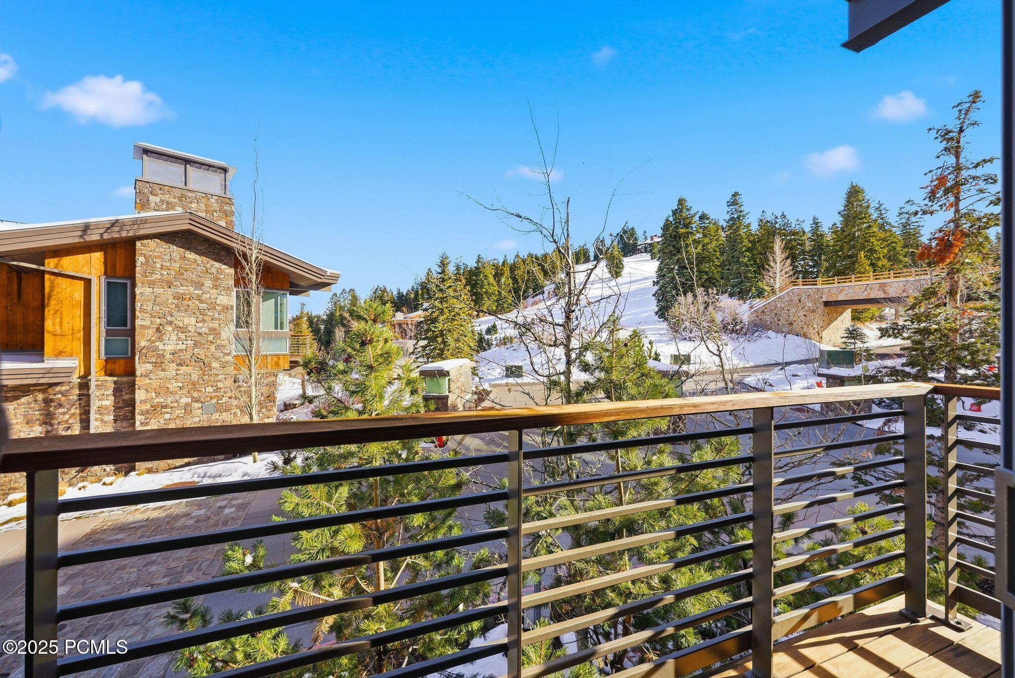 Park City, Utah 84060, United States, 2 Bedrooms Bedrooms, ,3 BathroomsBathrooms,Residential,Pending,253208