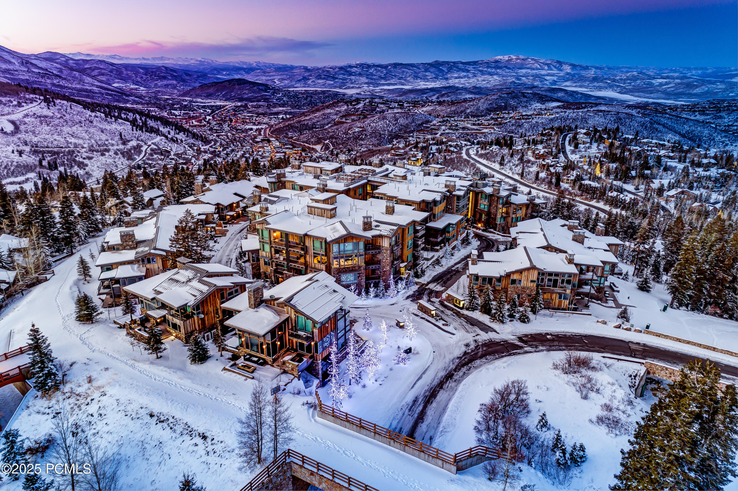 Park City, Utah 84060, United States, 2 Bedrooms Bedrooms, ,3 BathroomsBathrooms,Residential,Pending,253208