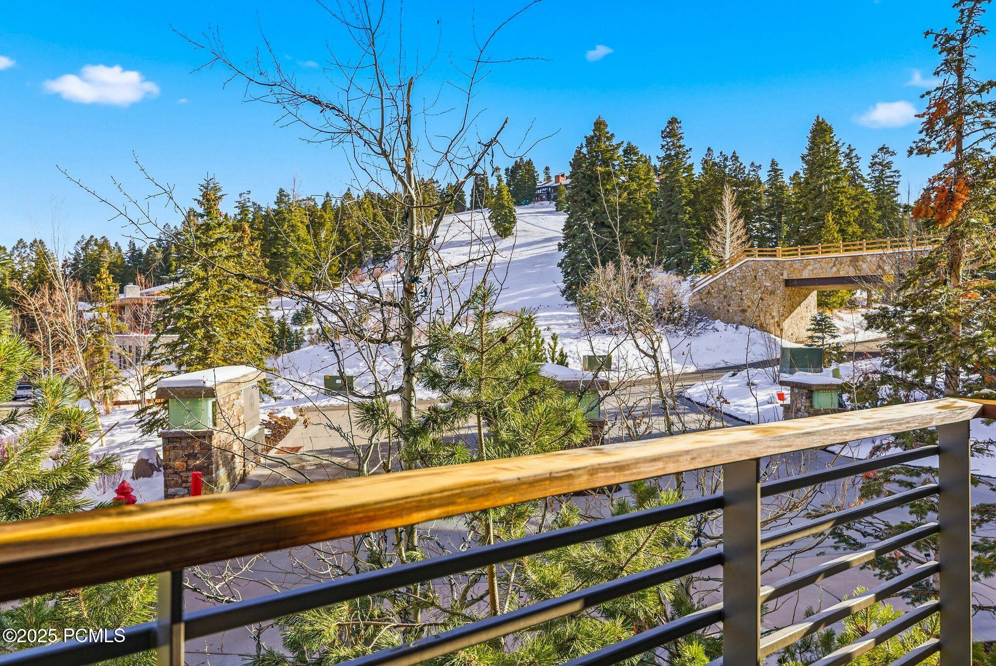 Park City, Utah 84060, United States, 2 Bedrooms Bedrooms, ,3 BathroomsBathrooms,Residential,Pending,253208