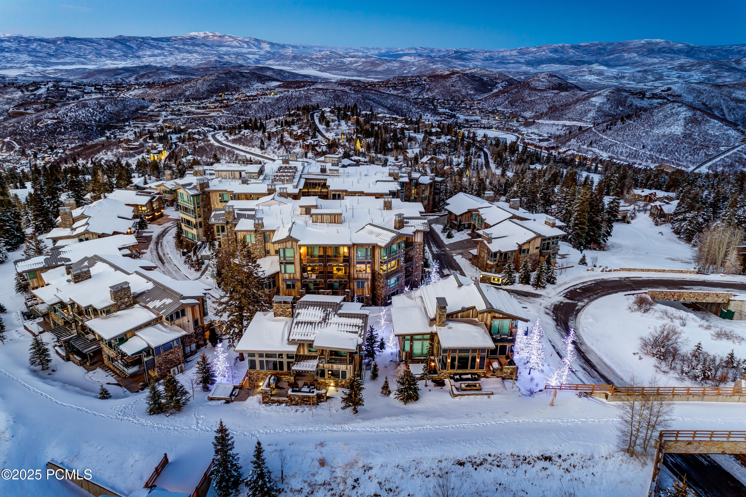 Park City, Utah 84060, United States, 2 Bedrooms Bedrooms, ,3 BathroomsBathrooms,Residential,Pending,253208