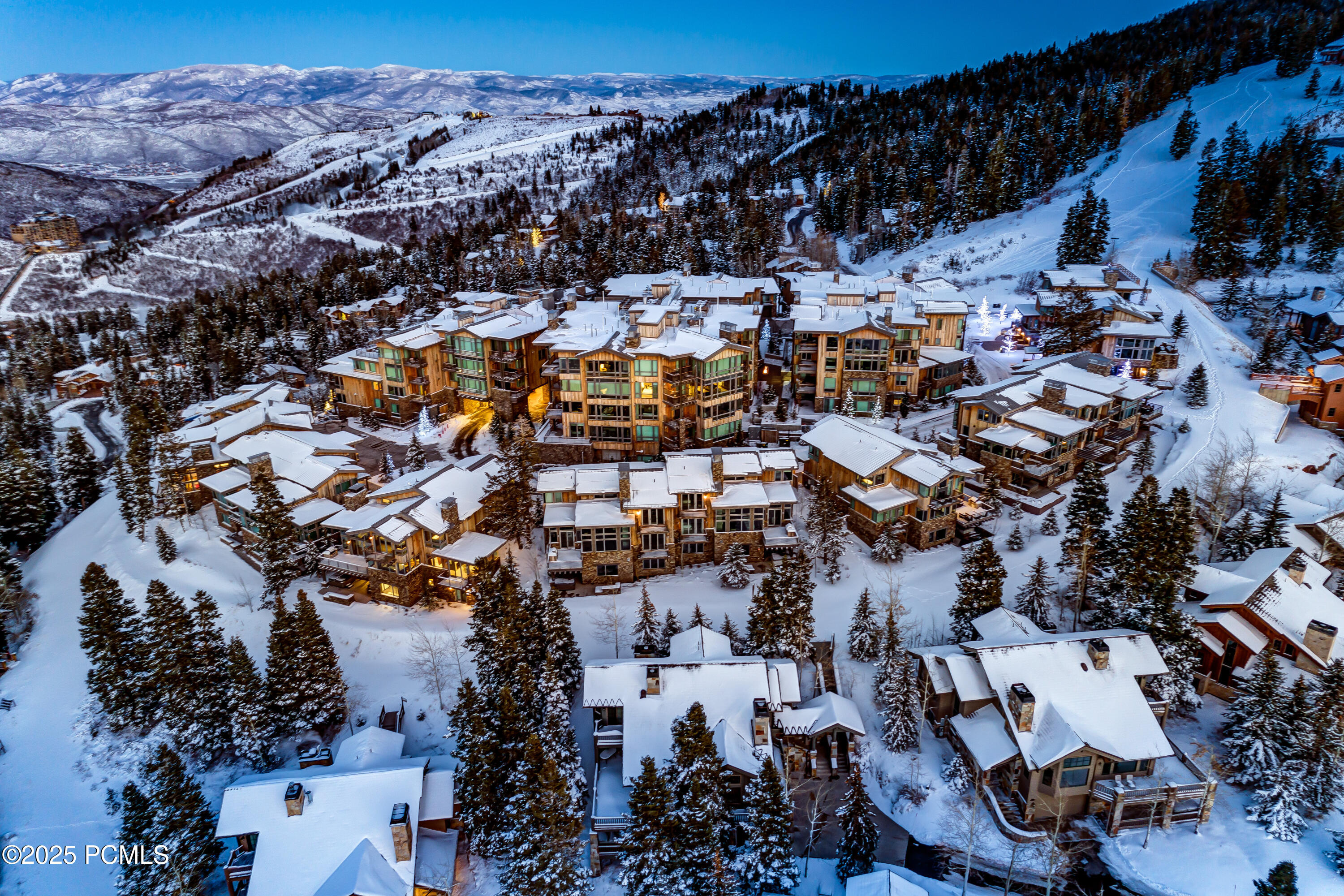 Park City, Utah 84060, United States, 2 Bedrooms Bedrooms, ,3 BathroomsBathrooms,Residential,Pending,253208