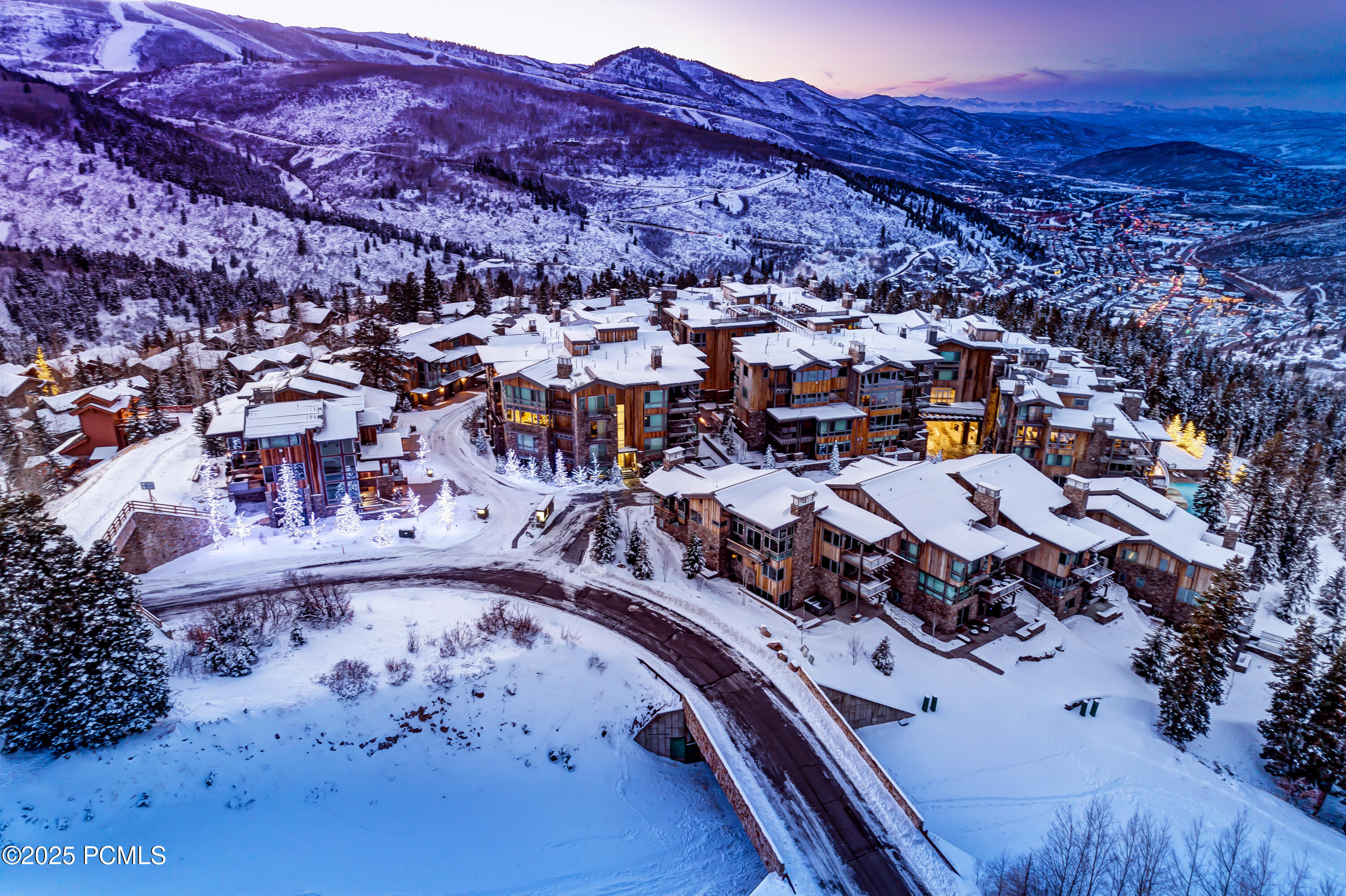 Park City, Utah 84060, United States, 2 Bedrooms Bedrooms, ,3 BathroomsBathrooms,Residential,Pending,253208