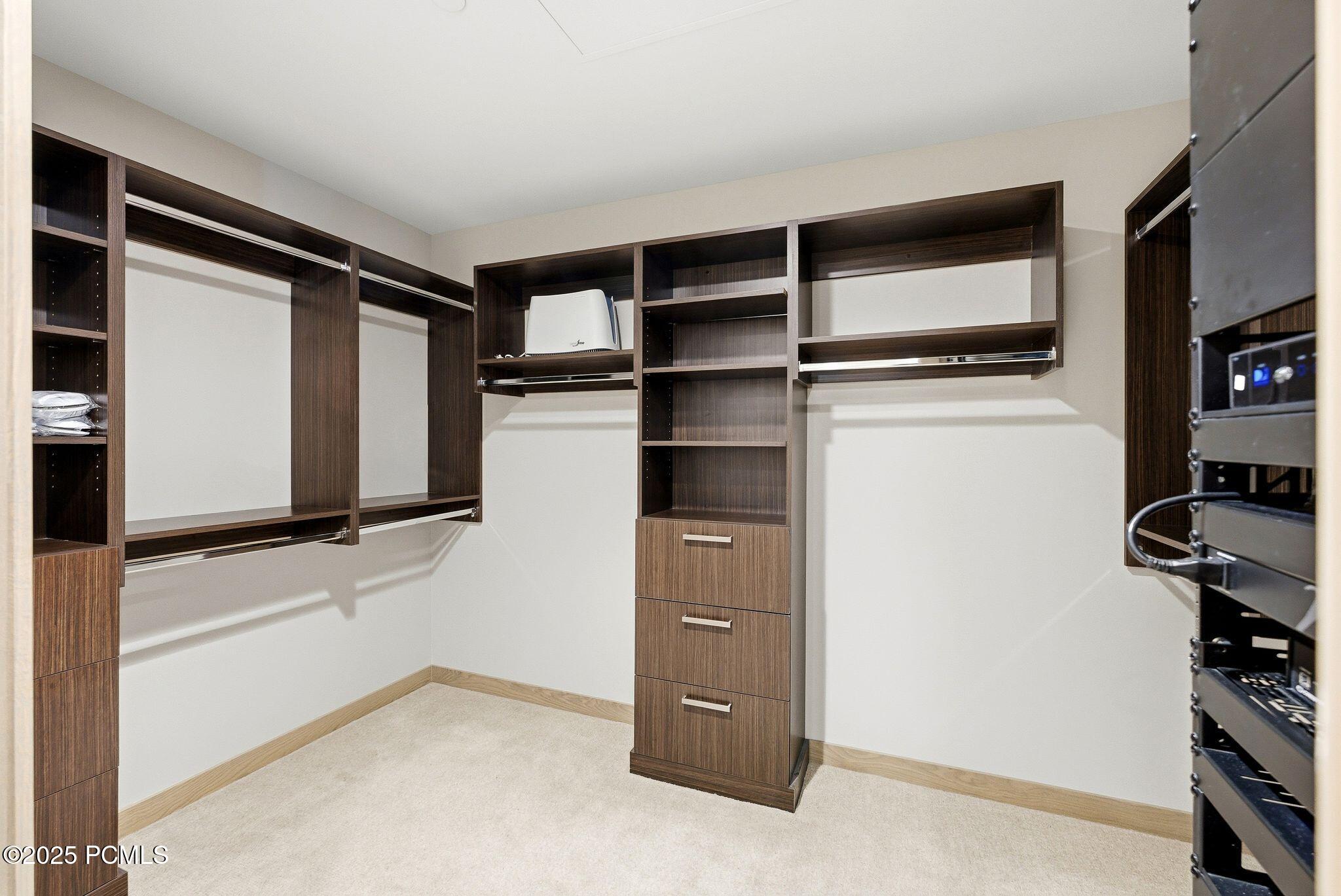 Park City, Utah 84060, United States, 2 Bedrooms Bedrooms, ,3 BathroomsBathrooms,Residential,Pending,253208