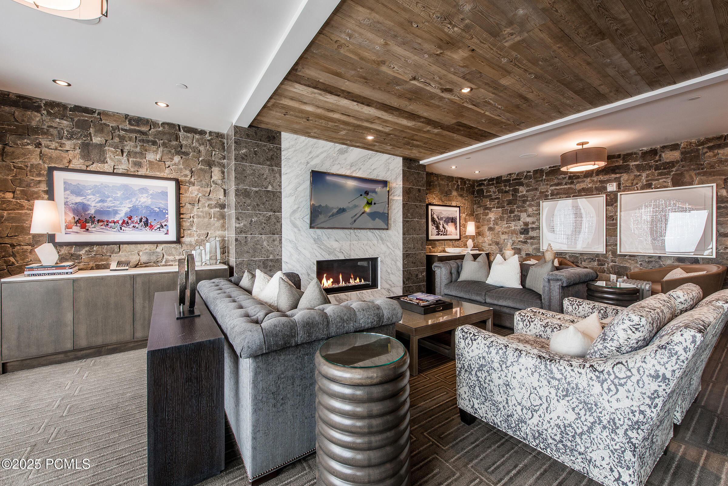 Park City, Utah 84060, United States, 2 Bedrooms Bedrooms, ,3 BathroomsBathrooms,Residential,Pending,253208