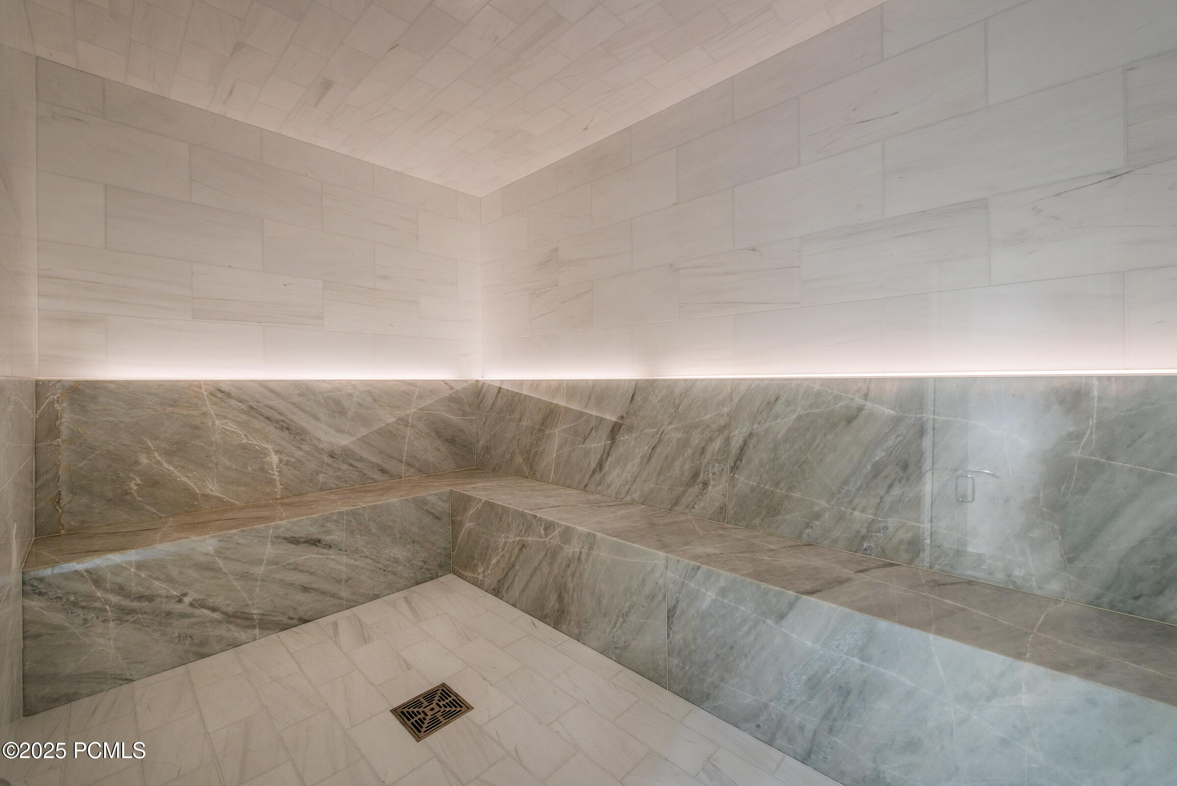 Park City, Utah 84060, United States, 2 Bedrooms Bedrooms, ,3 BathroomsBathrooms,Residential,Pending,253208