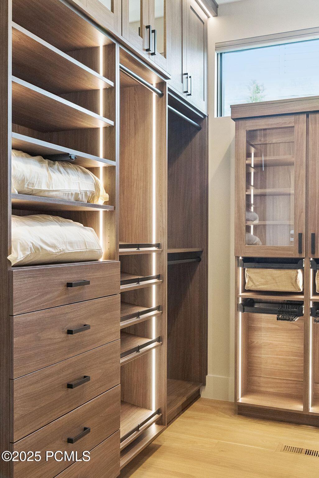 Park City, Utah 84060, United States, 6 Bedrooms Bedrooms, ,9 BathroomsBathrooms,Residential,Active,207376