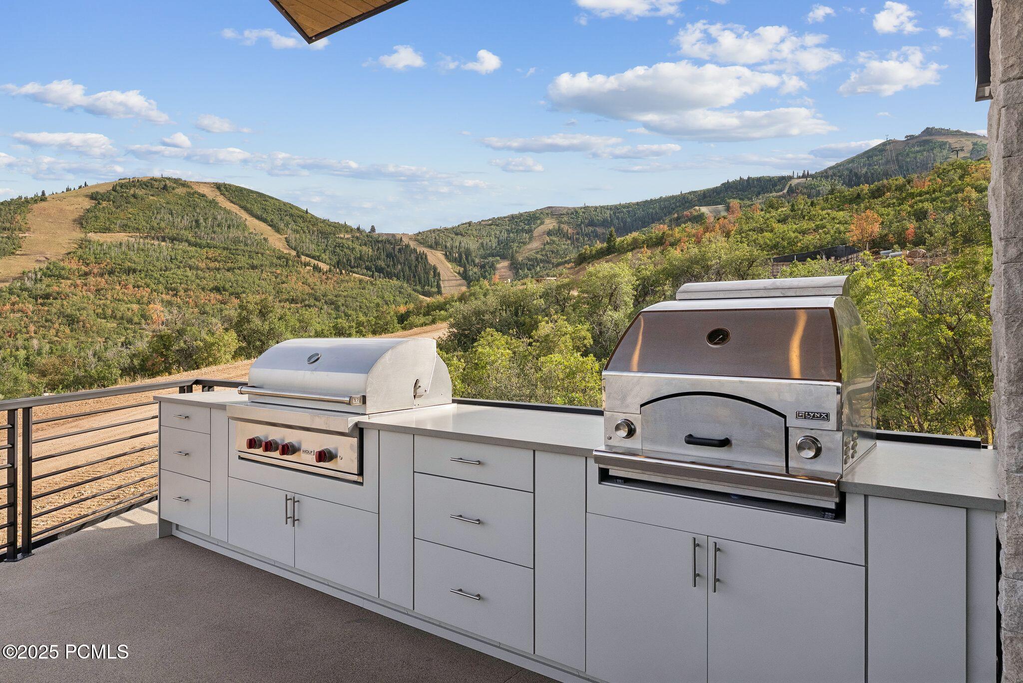 Park City, Utah 84060, United States, 6 Bedrooms Bedrooms, ,9 BathroomsBathrooms,Residential,Active,207376