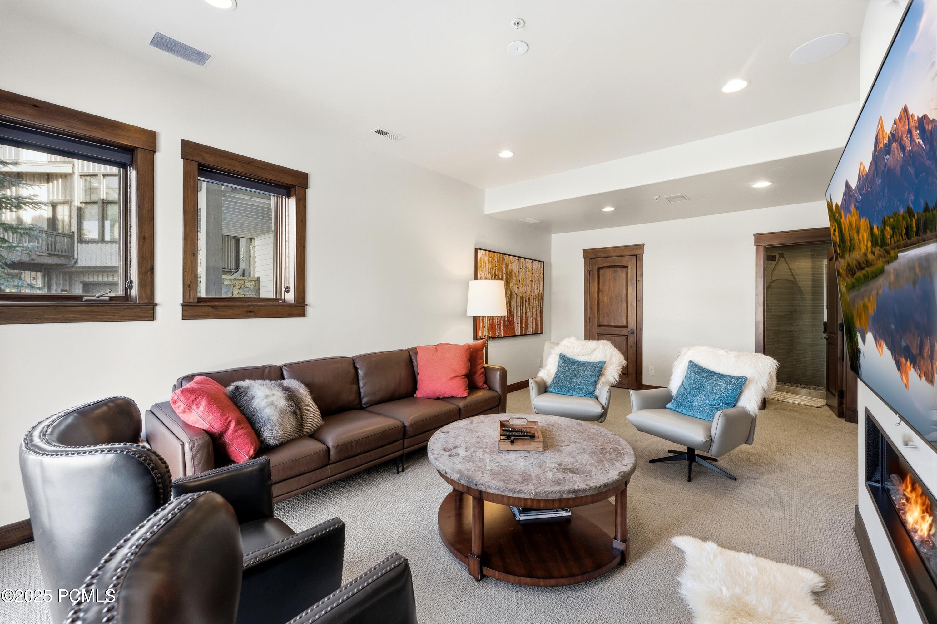 Park City, Utah 84060, United States, 5 Bedrooms Bedrooms, ,5 BathroomsBathrooms,Residential,Active,253681