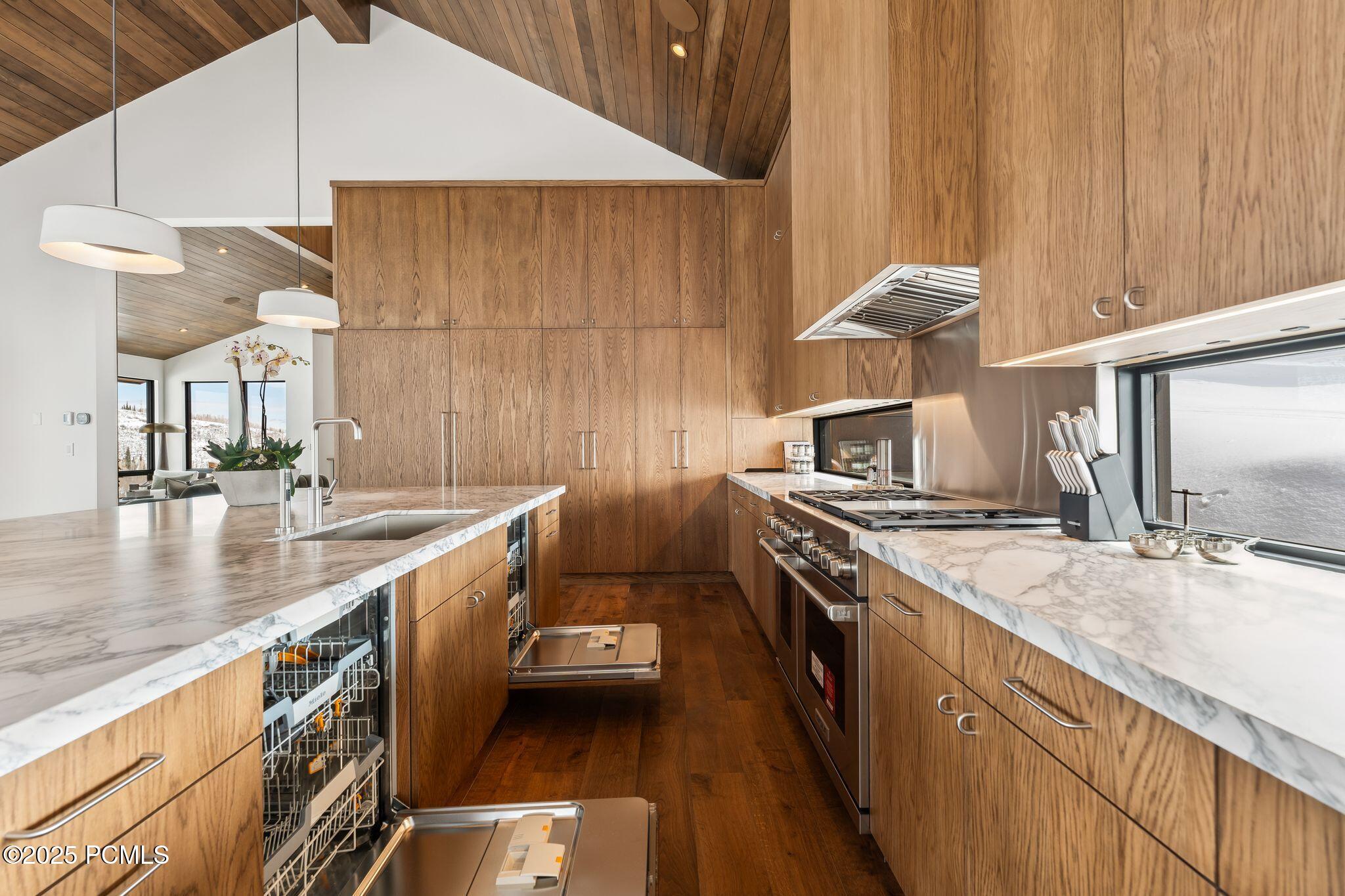 Park City, Utah 84060, United States, 5 Bedrooms Bedrooms, ,7 BathroomsBathrooms,Residential,Active,26850