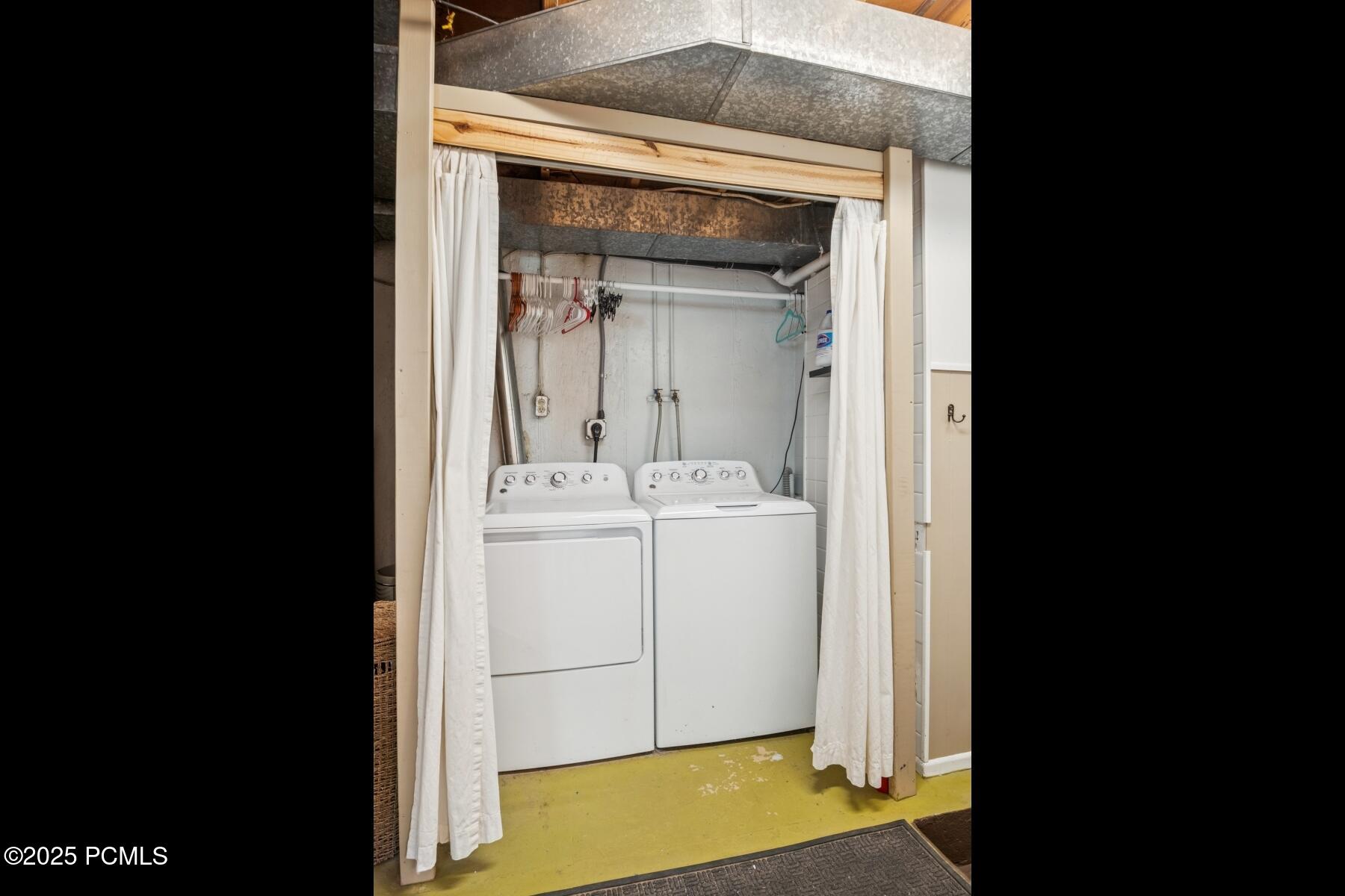 Park City, Utah 84098, United States, 3 Bedrooms Bedrooms, ,1 BathroomBathrooms,Residential,Pending,176348