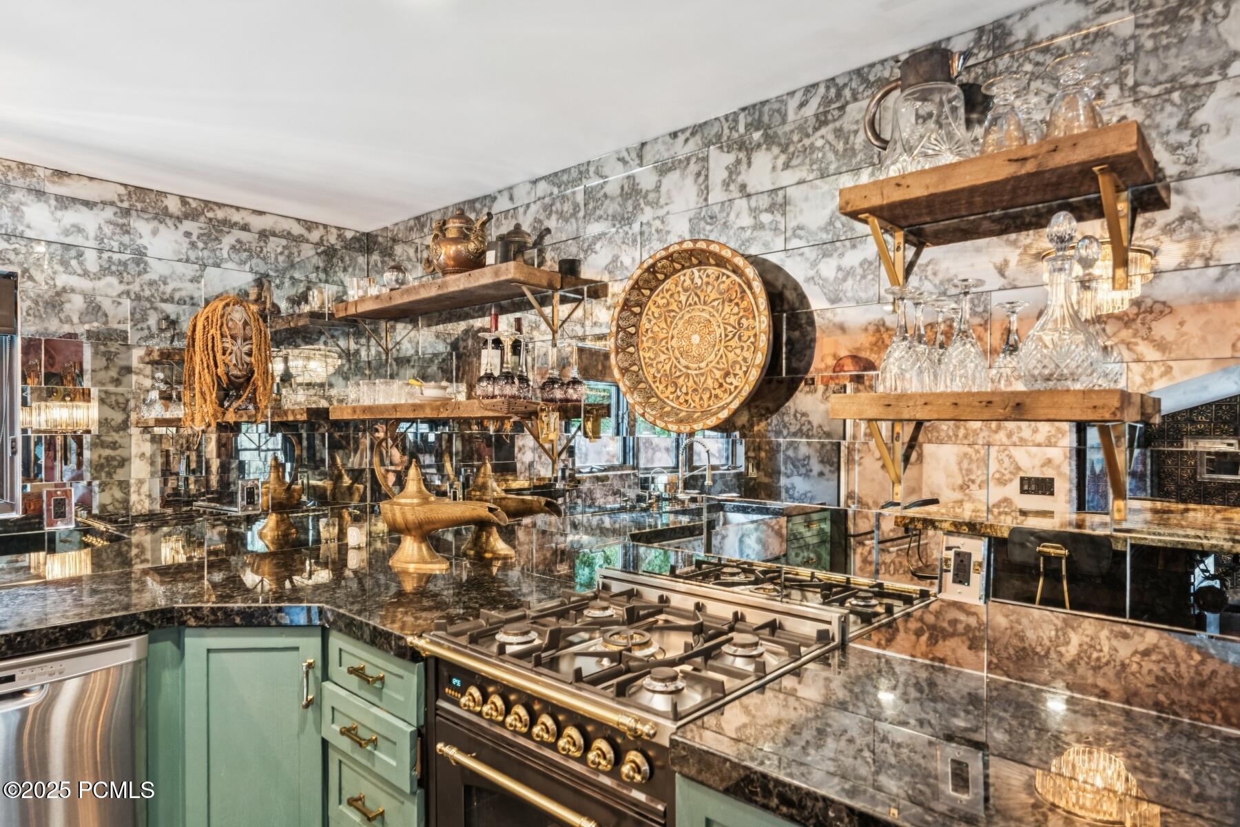 Park City, Utah 84060, United States, 2 Bedrooms Bedrooms, ,1 BathroomBathrooms,Residential,Active,160683