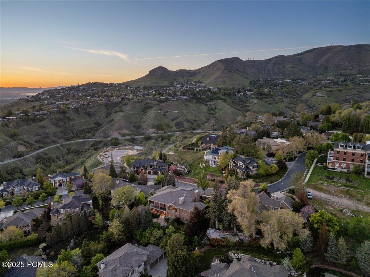 Salt Lake City, Utah 84103, United States, 5 Bedrooms Bedrooms, ,7 BathroomsBathrooms,Residential,Pending,124021