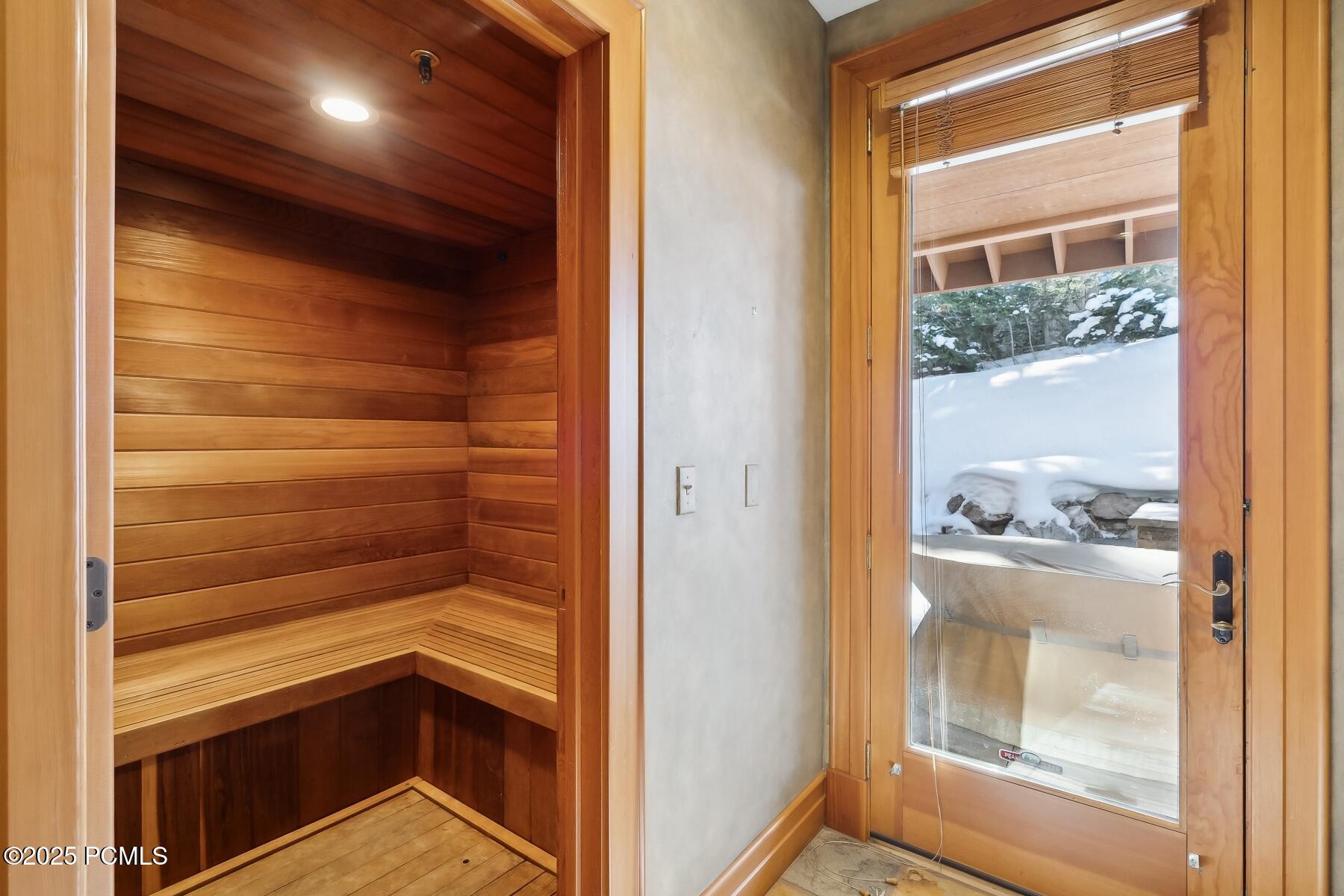 Park City, Utah 84060, United States, 6 Bedrooms Bedrooms, ,7 BathroomsBathrooms,Residential,Pending,17323