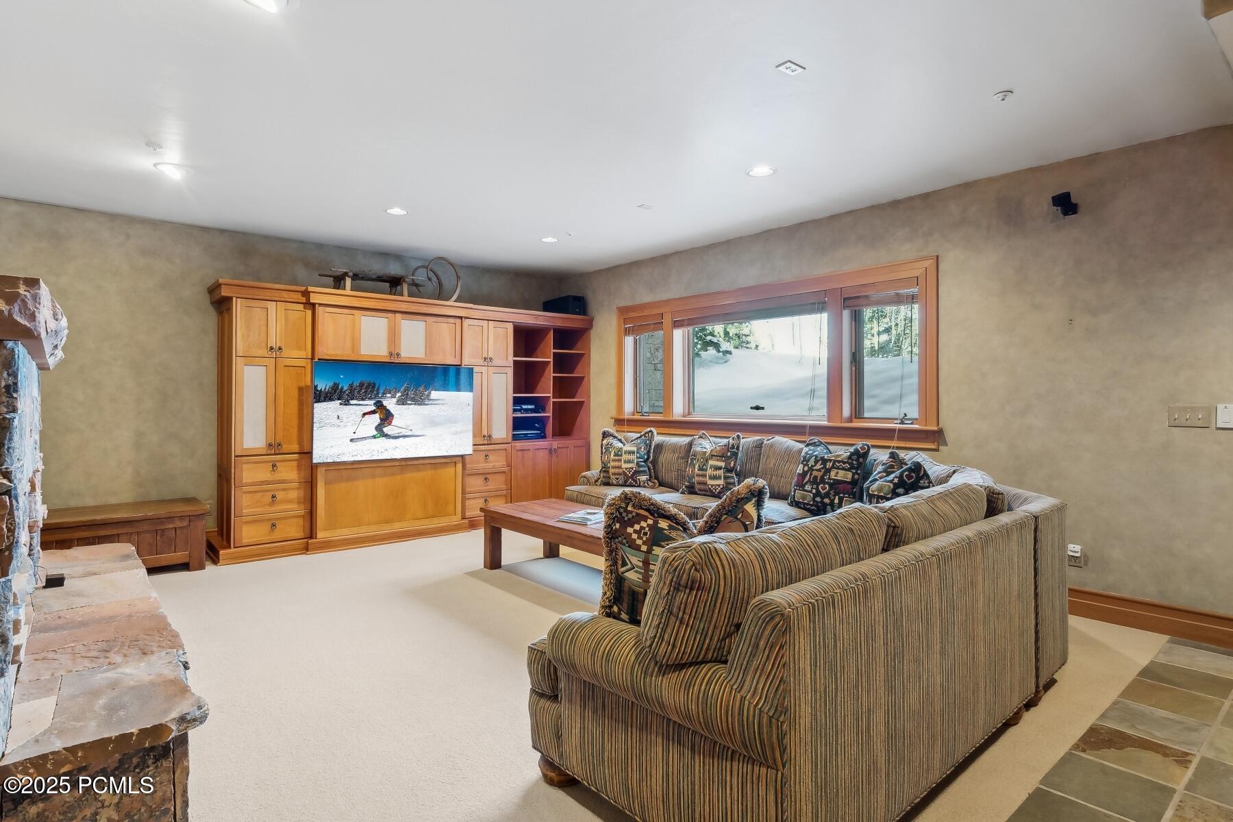 Park City, Utah 84060, United States, 6 Bedrooms Bedrooms, ,7 BathroomsBathrooms,Residential,Pending,17323