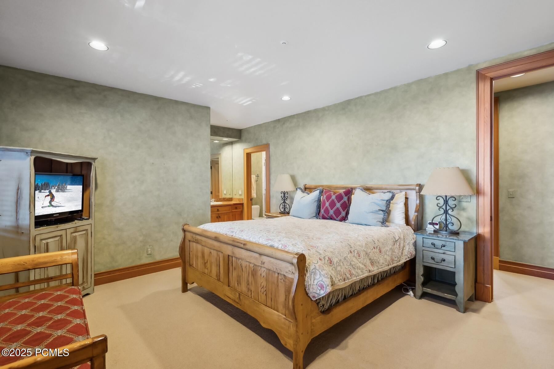 Park City, Utah 84060, United States, 6 Bedrooms Bedrooms, ,7 BathroomsBathrooms,Residential,Pending,17323